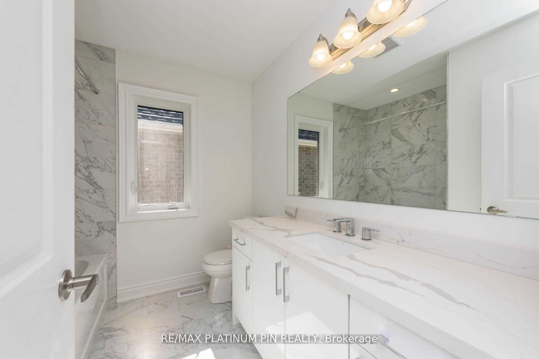 2577 Islington Avenue Property Photo 16