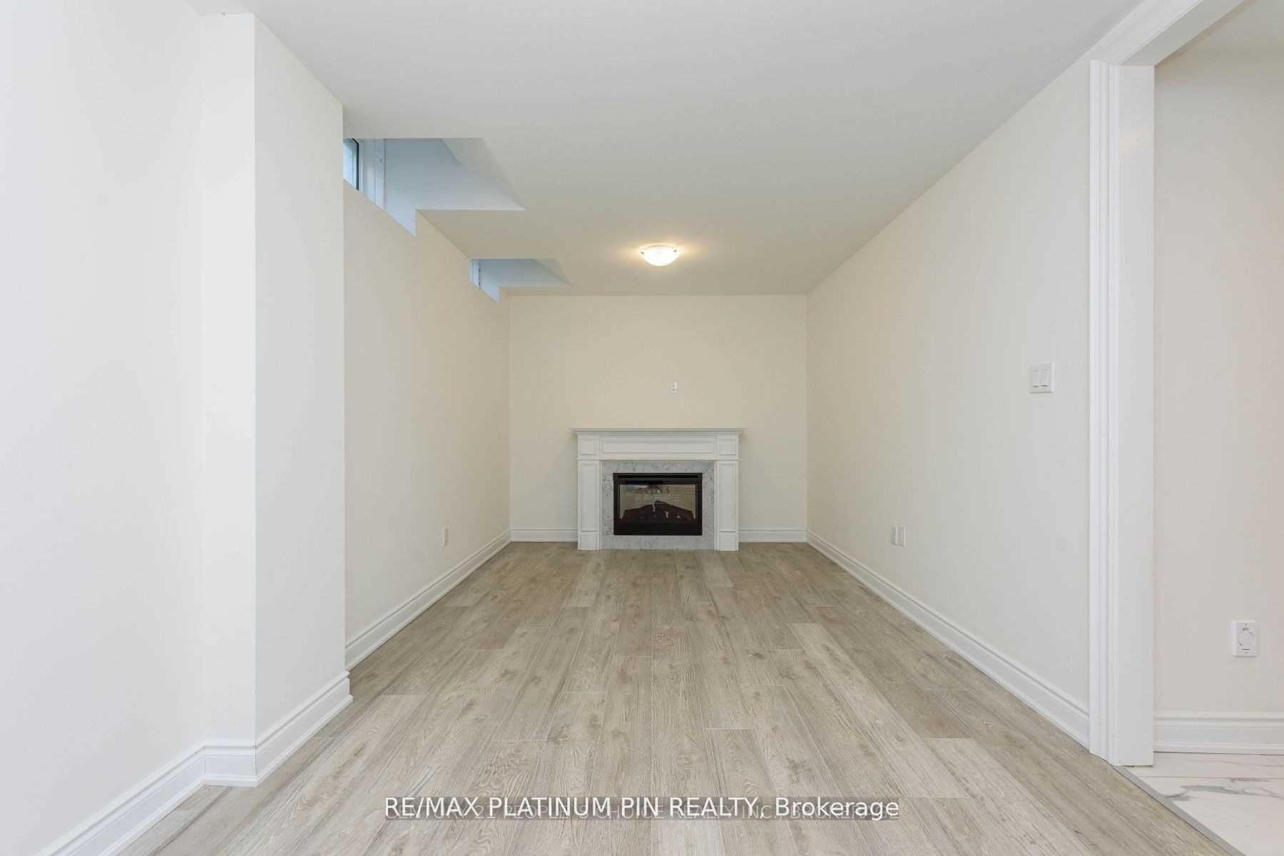 2577 Islington Avenue Property Photo 19