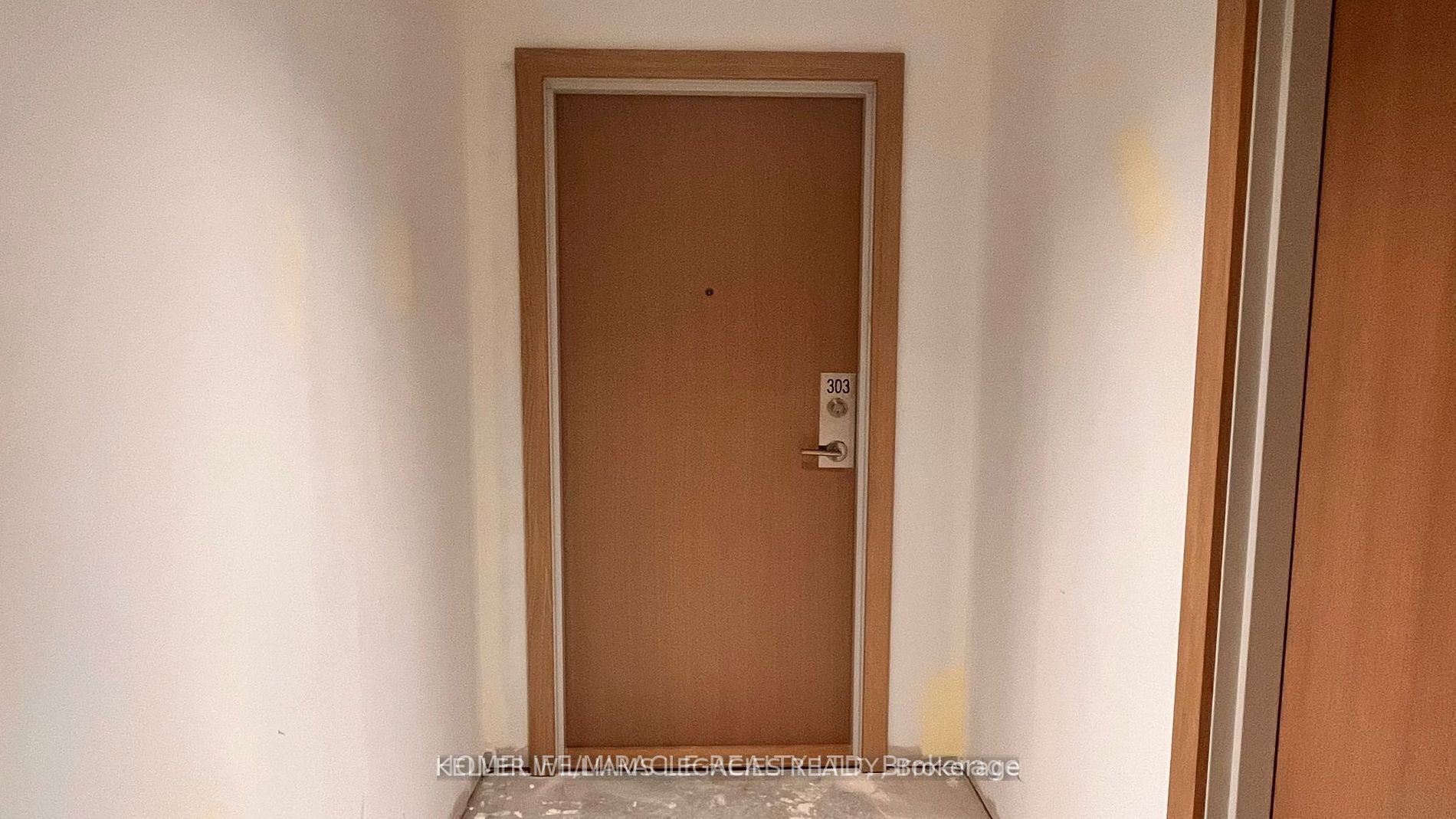 #303 - 1195 The Queens Way Property Photo 2