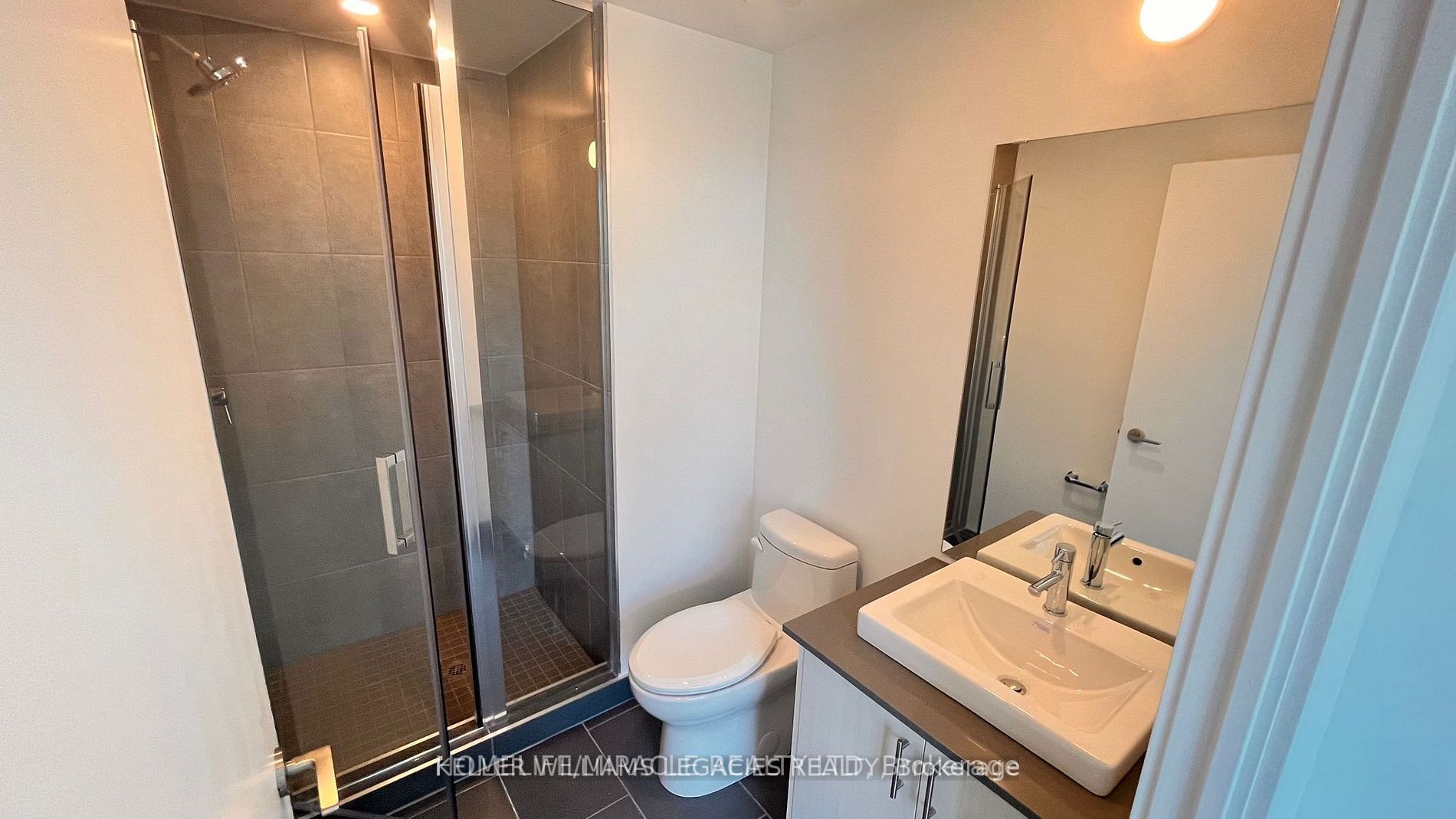 #303 - 1195 The Queens Way Property Photo 10