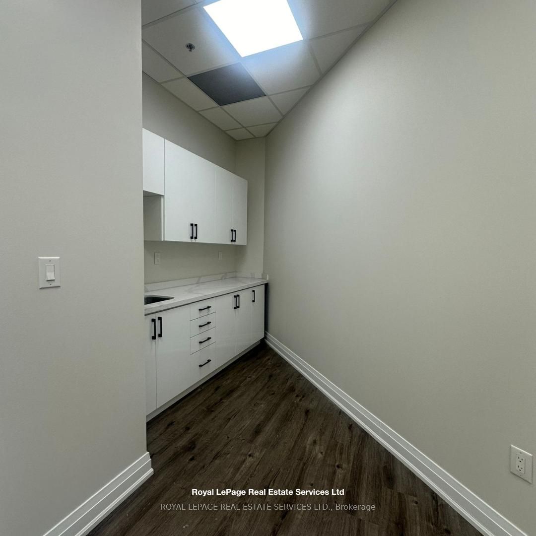 7956 Torbram Rd Property Photo 3