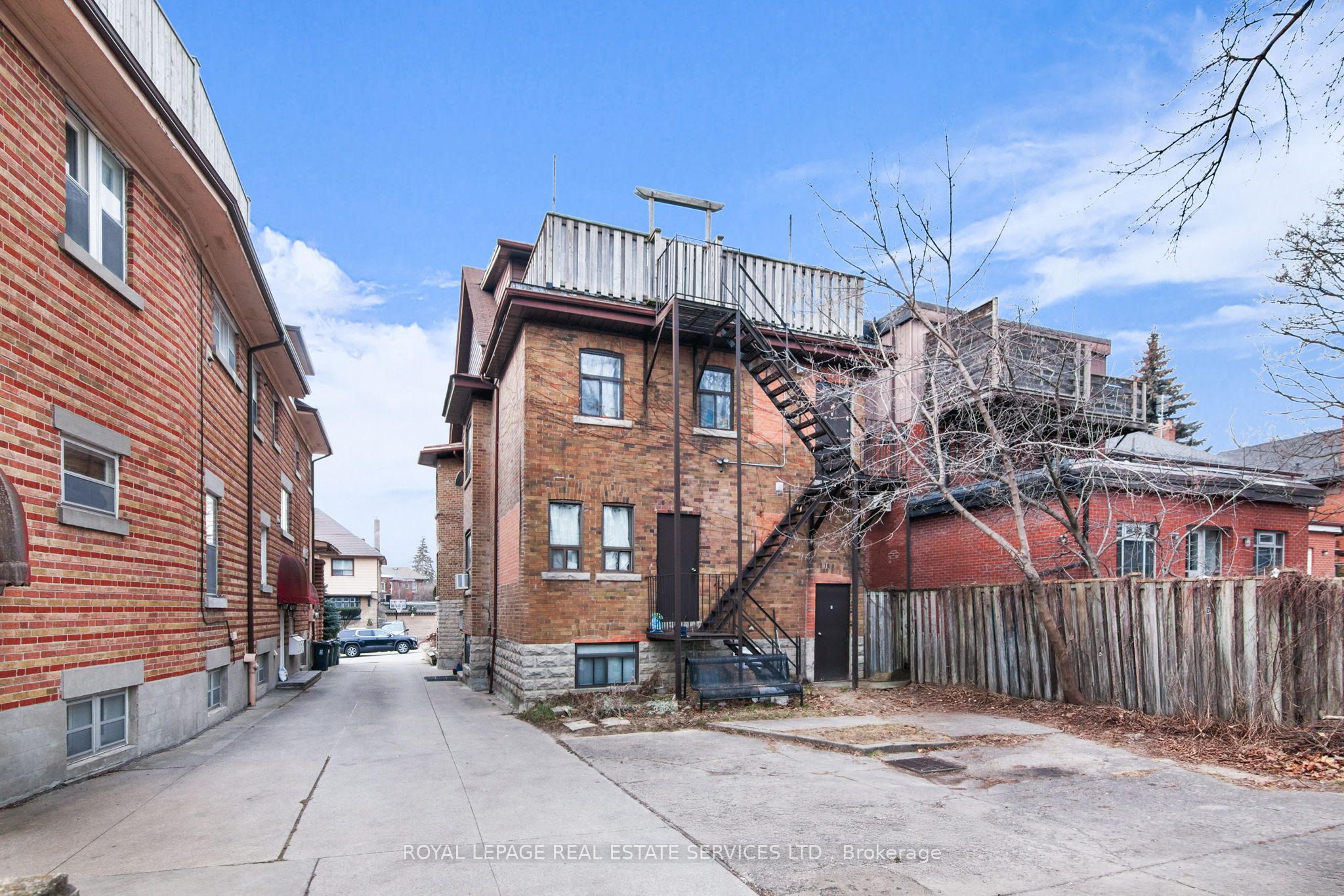 5 Northcliffe Boulevard Property Photo 2