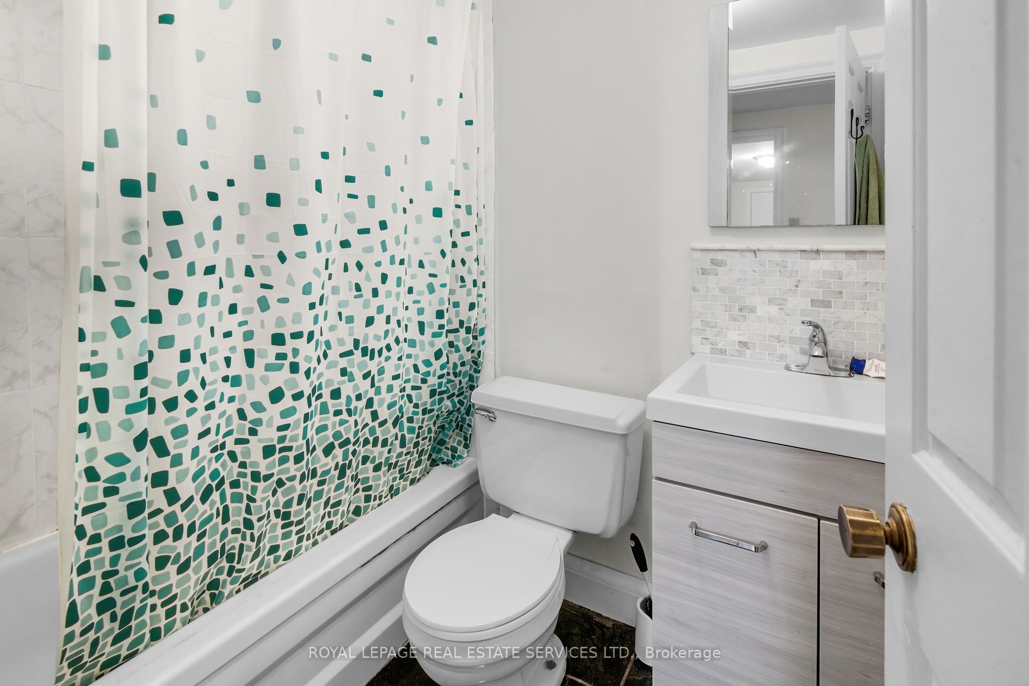5 Northcliffe Boulevard Property Photo 8