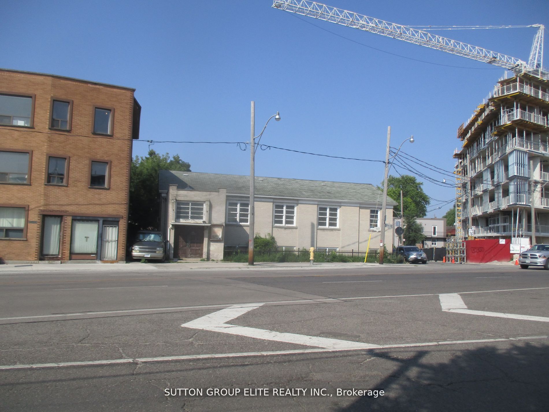 2611 Dundas Street Property Photo 1