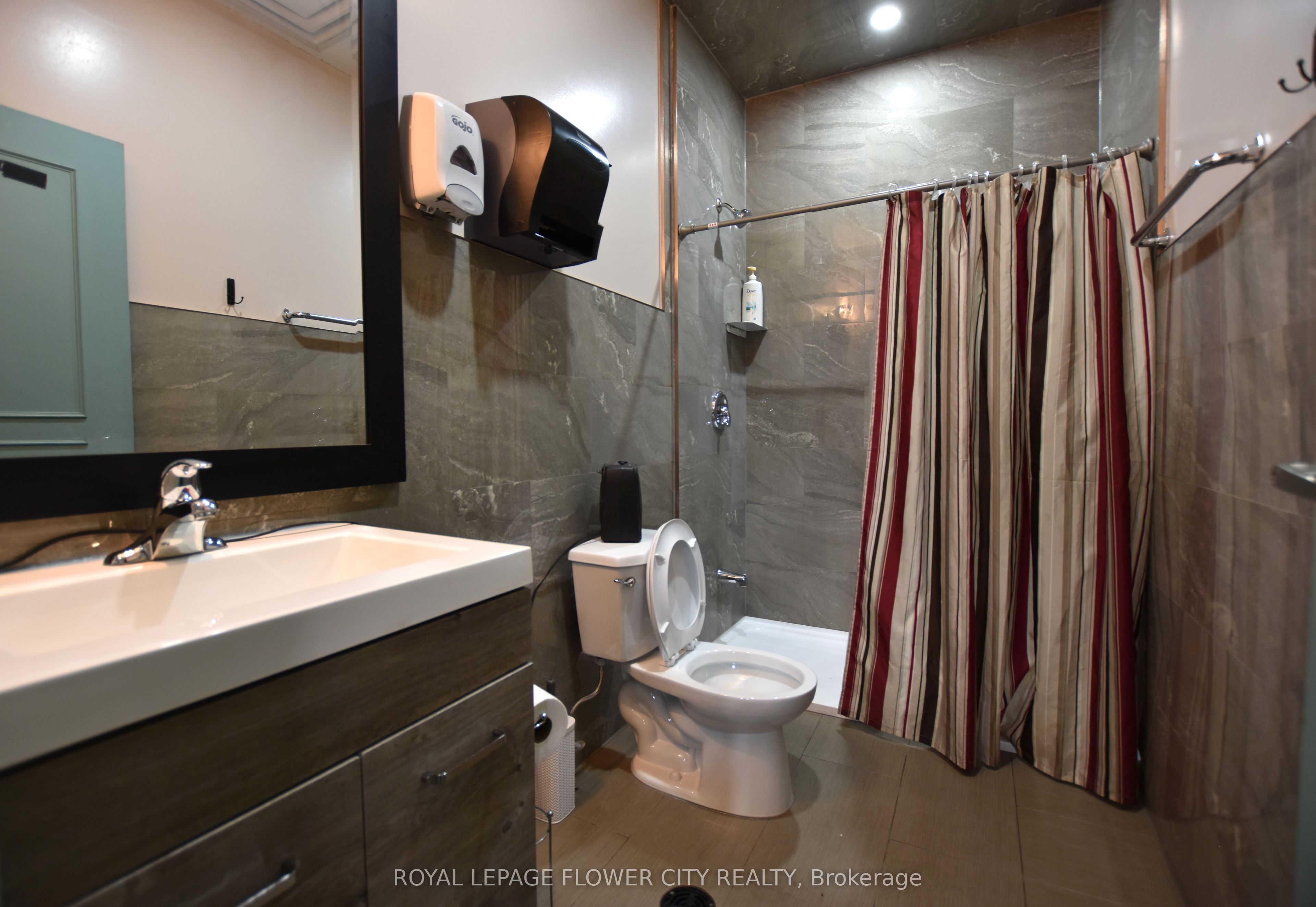 #14 - 5775 Atlantic Drive Property Photo 12