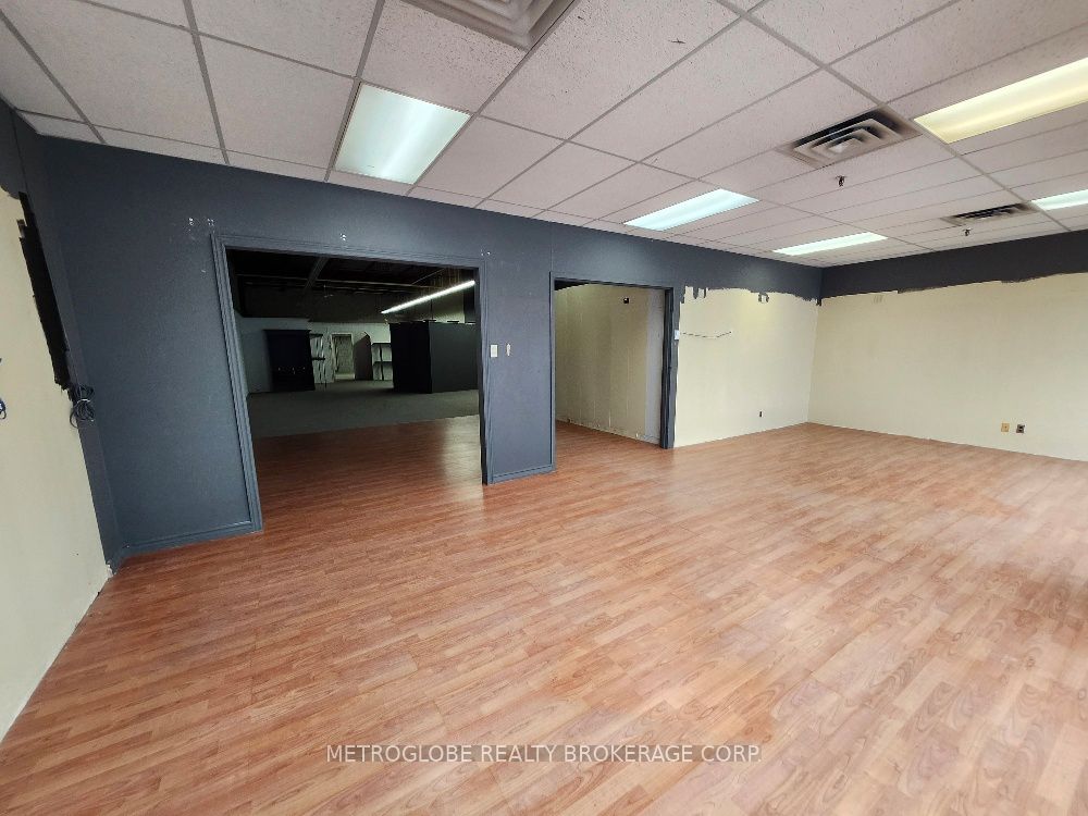 #7 & 8 - 1011 Eglinton Avenue Property Photo 3