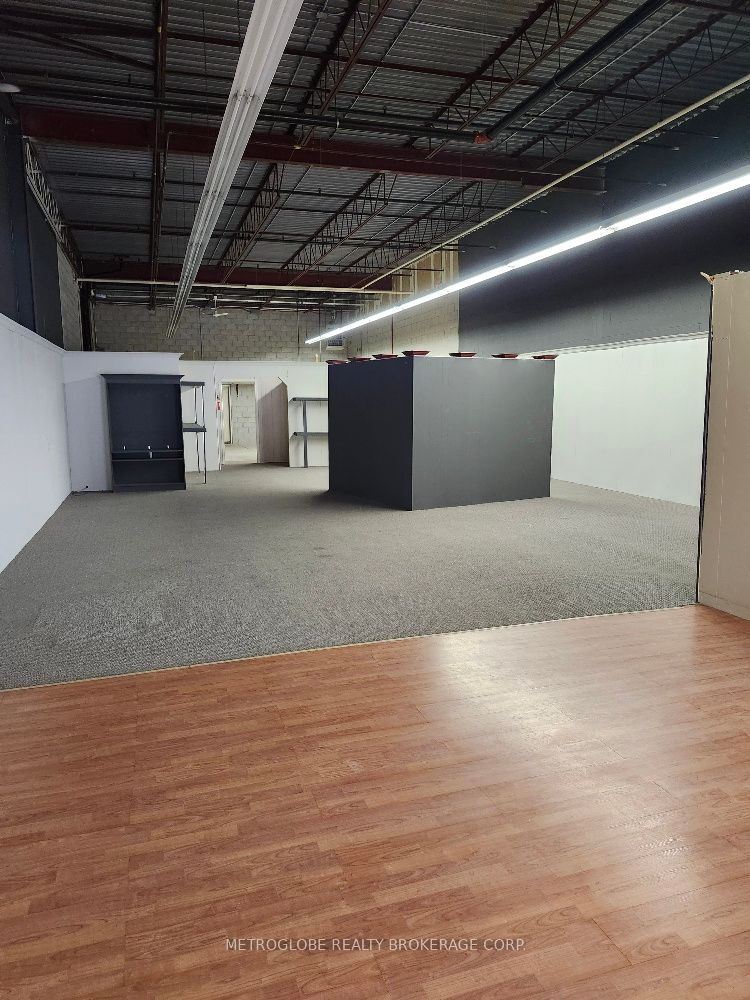 #7 & 8 - 1011 Eglinton Avenue Property Photo 4