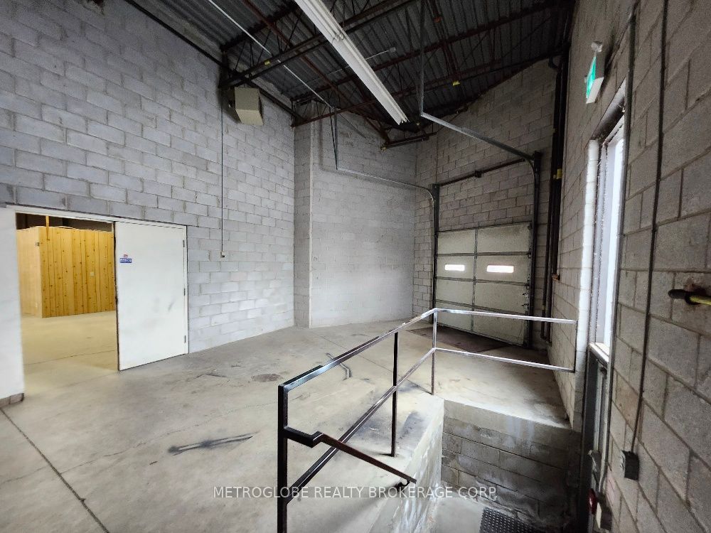 #7 & 8 - 1011 Eglinton Avenue Property Photo 9