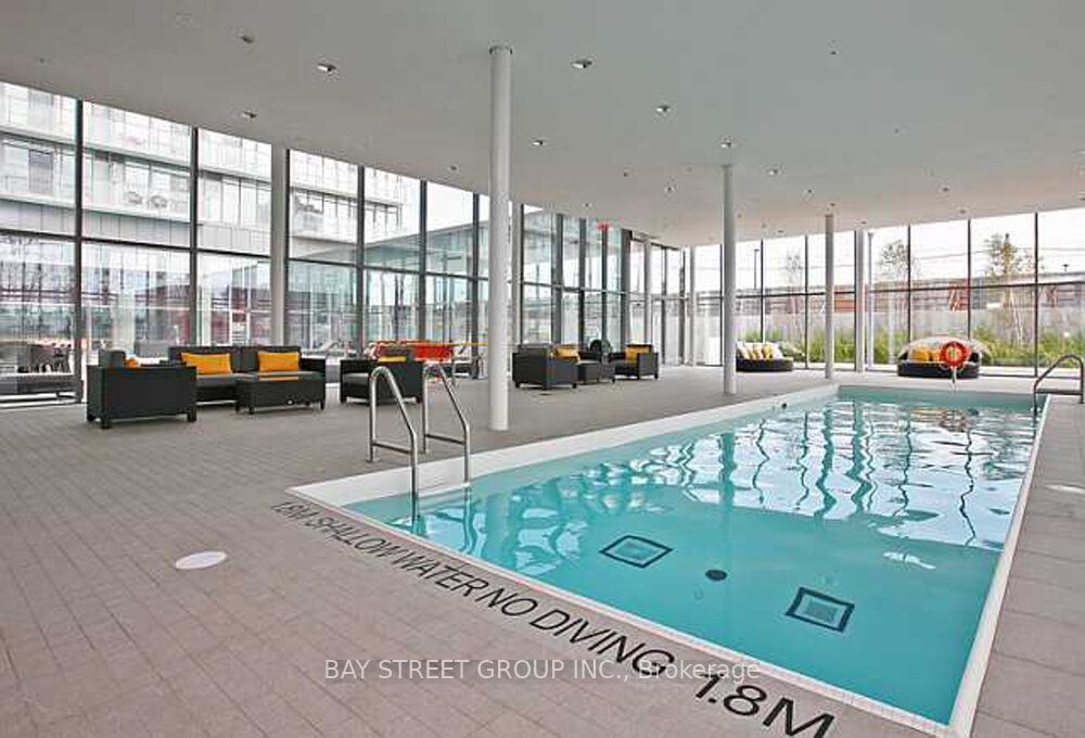 #1707 - 103 The Queens Way Property Photo 6