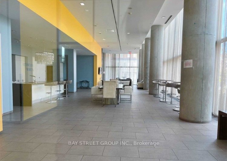 #1707 - 103 The Queens Way Property Photo 9