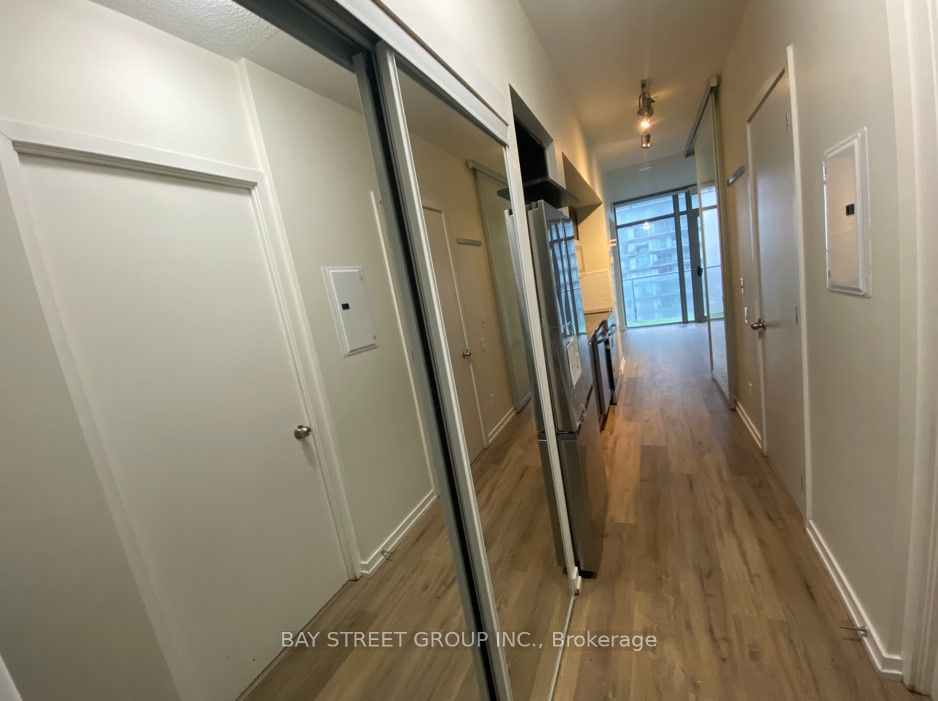 #1707 - 103 The Queens Way Property Photo 12