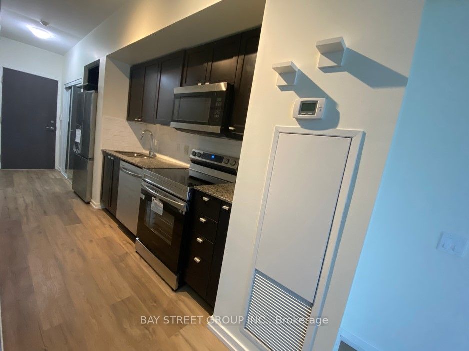 #1707 - 103 The Queens Way Property Photo 13