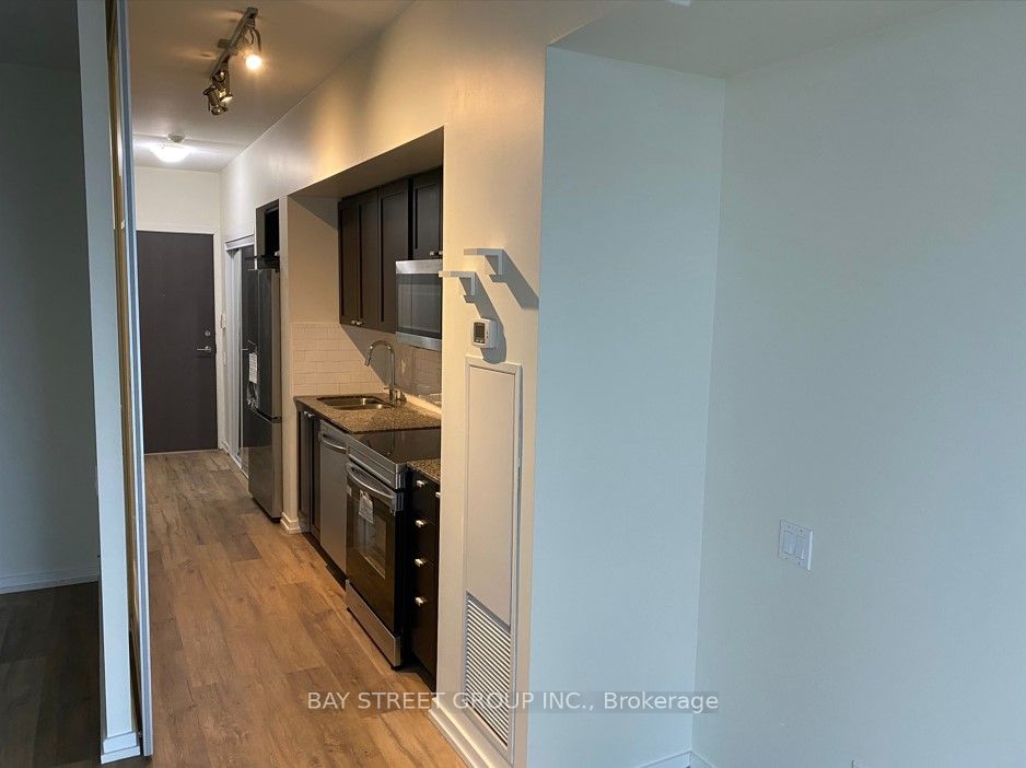 #1707 - 103 The Queens Way Property Photo 14