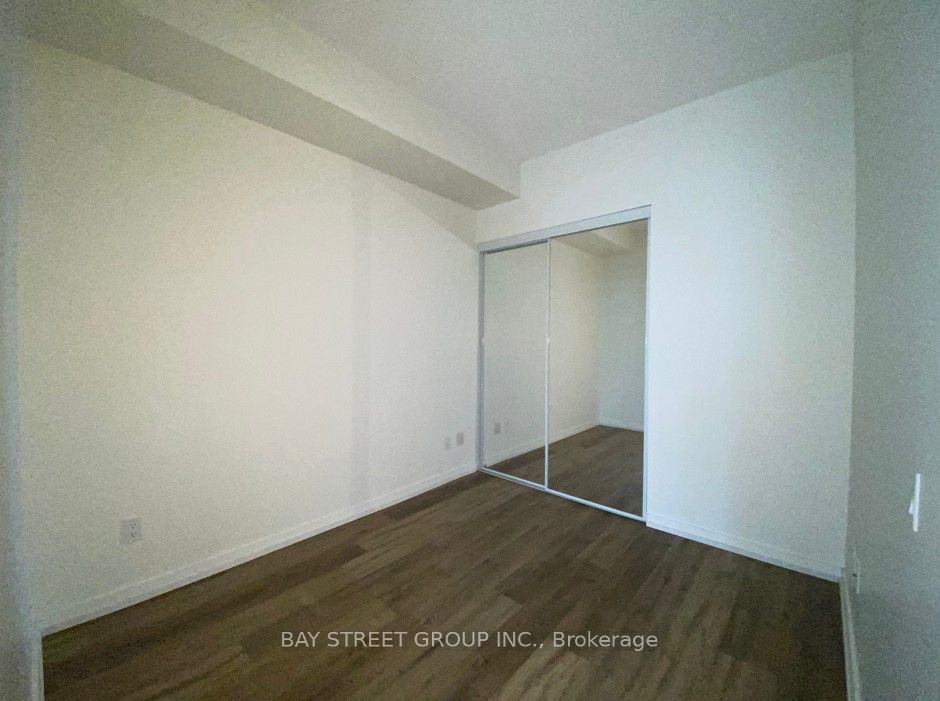 #1707 - 103 The Queens Way Property Photo 17