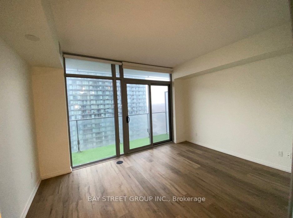 #1707 - 103 The Queens Way Property Photo 18