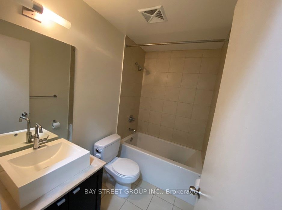 #1707 - 103 The Queens Way Property Photo 19