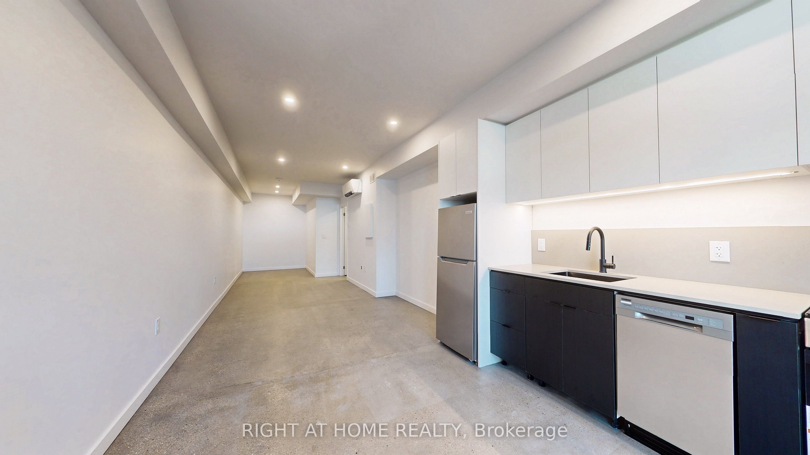 3122 Dundas Street W Unit 2 Property Photo 2