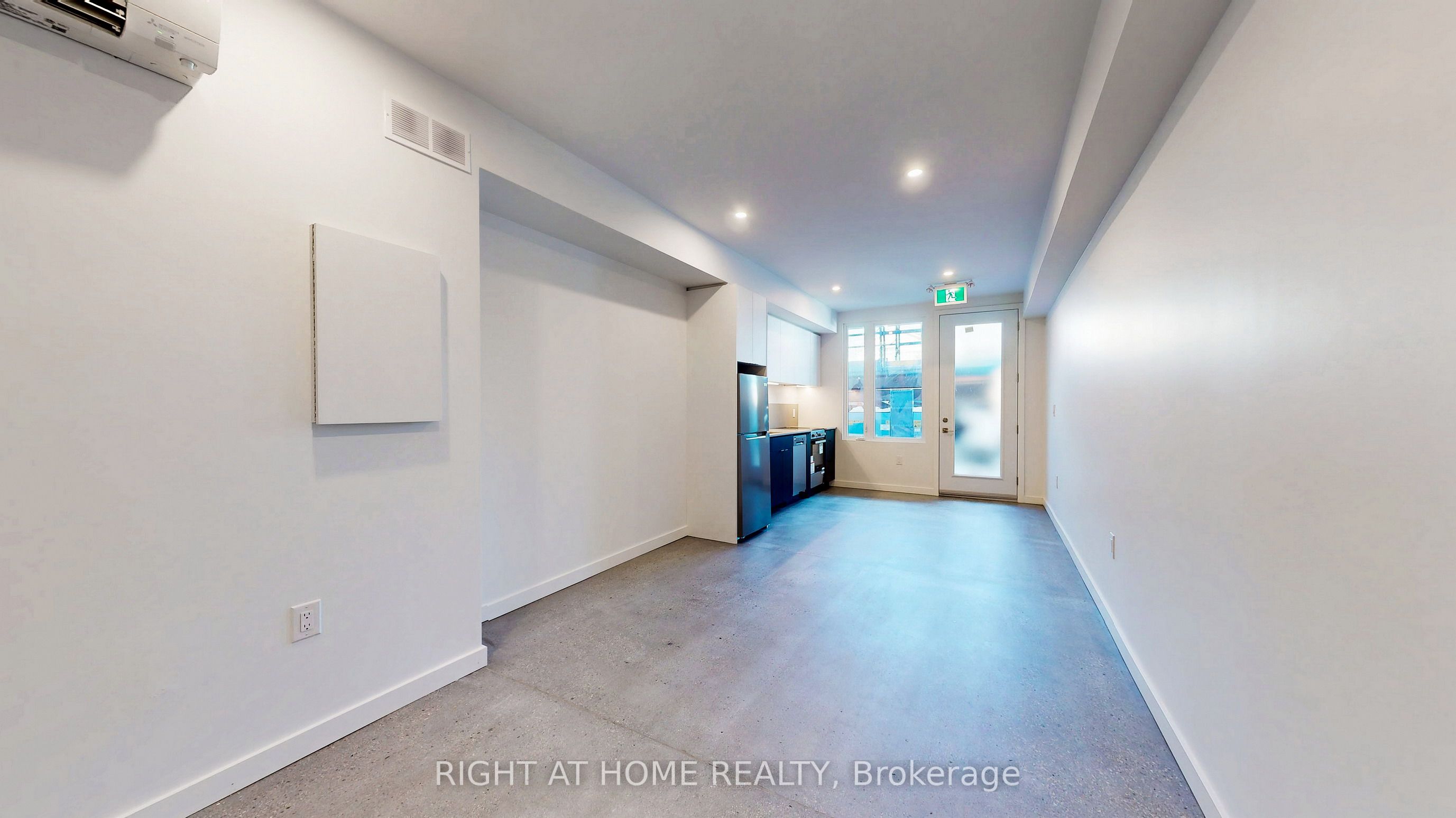 3122 Dundas Street W Unit 2 Property Photo 4