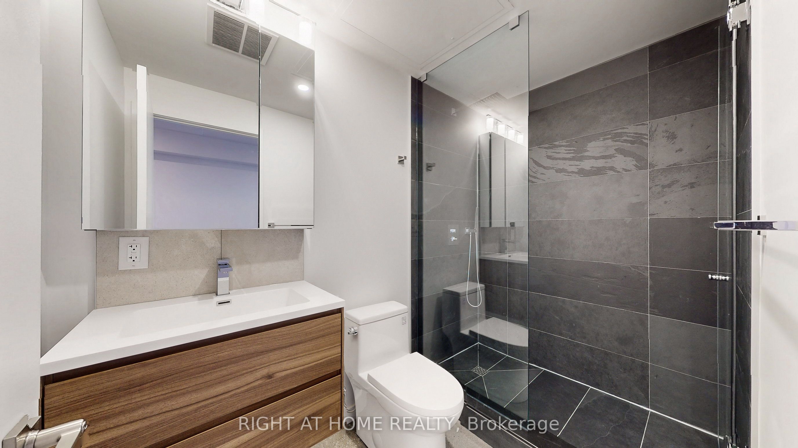 3122 Dundas Street W Unit 2 Property Photo 6