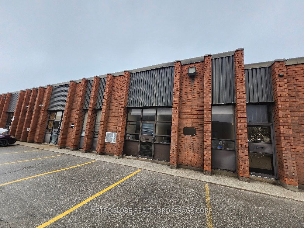 #25 - 1625 Sismet Road Property Photo 1