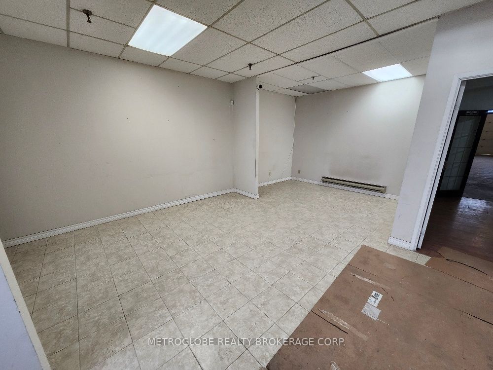 #25 - 1625 Sismet Road Property Photo 2