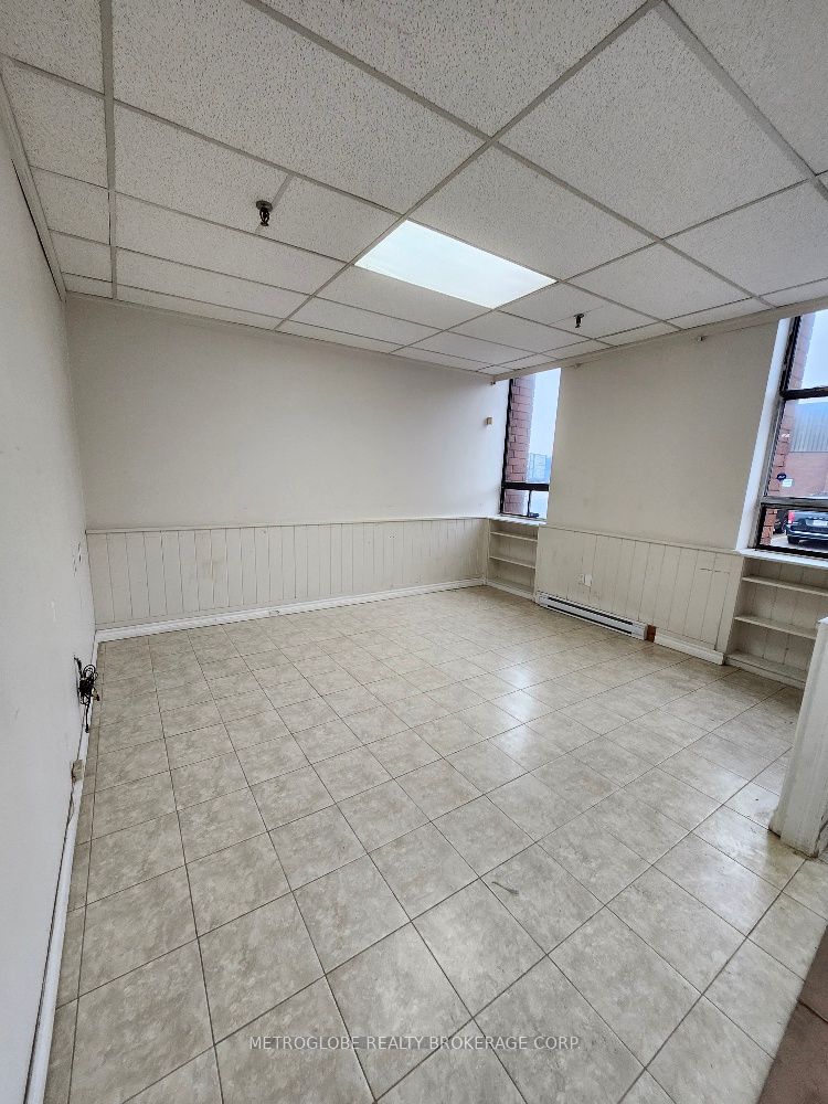 #25 - 1625 Sismet Road Property Photo 4