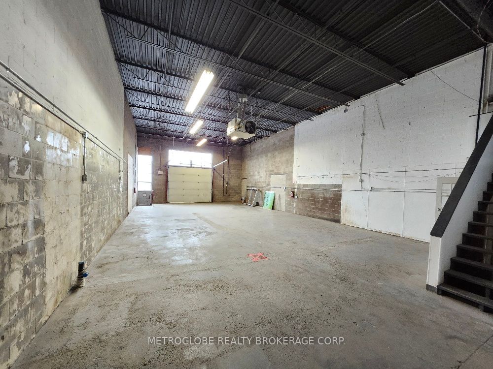 #25 - 1625 Sismet Road Property Photo 5