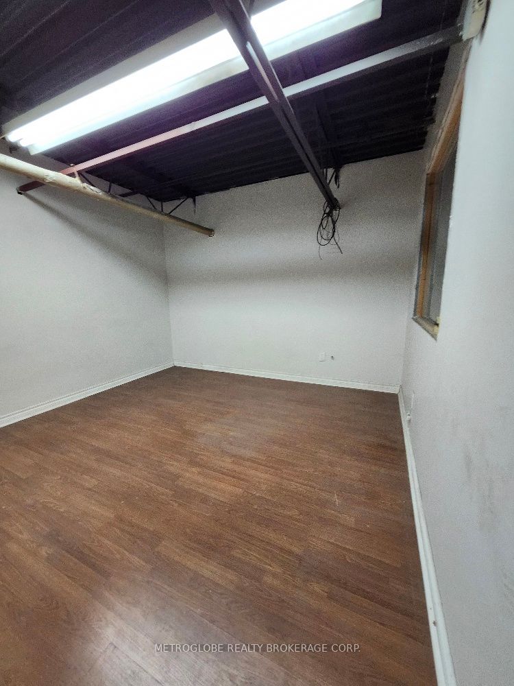 #25 - 1625 Sismet Road Property Photo 7
