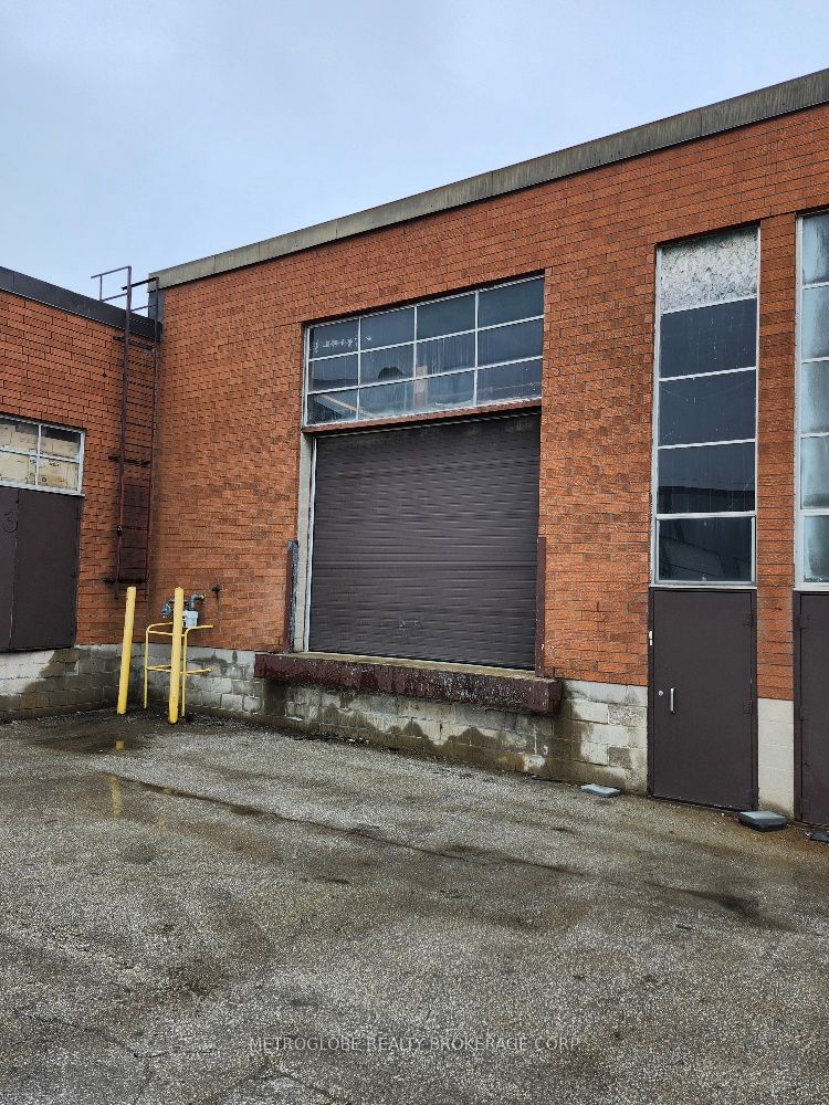 #25 - 1625 Sismet Road Property Photo 8