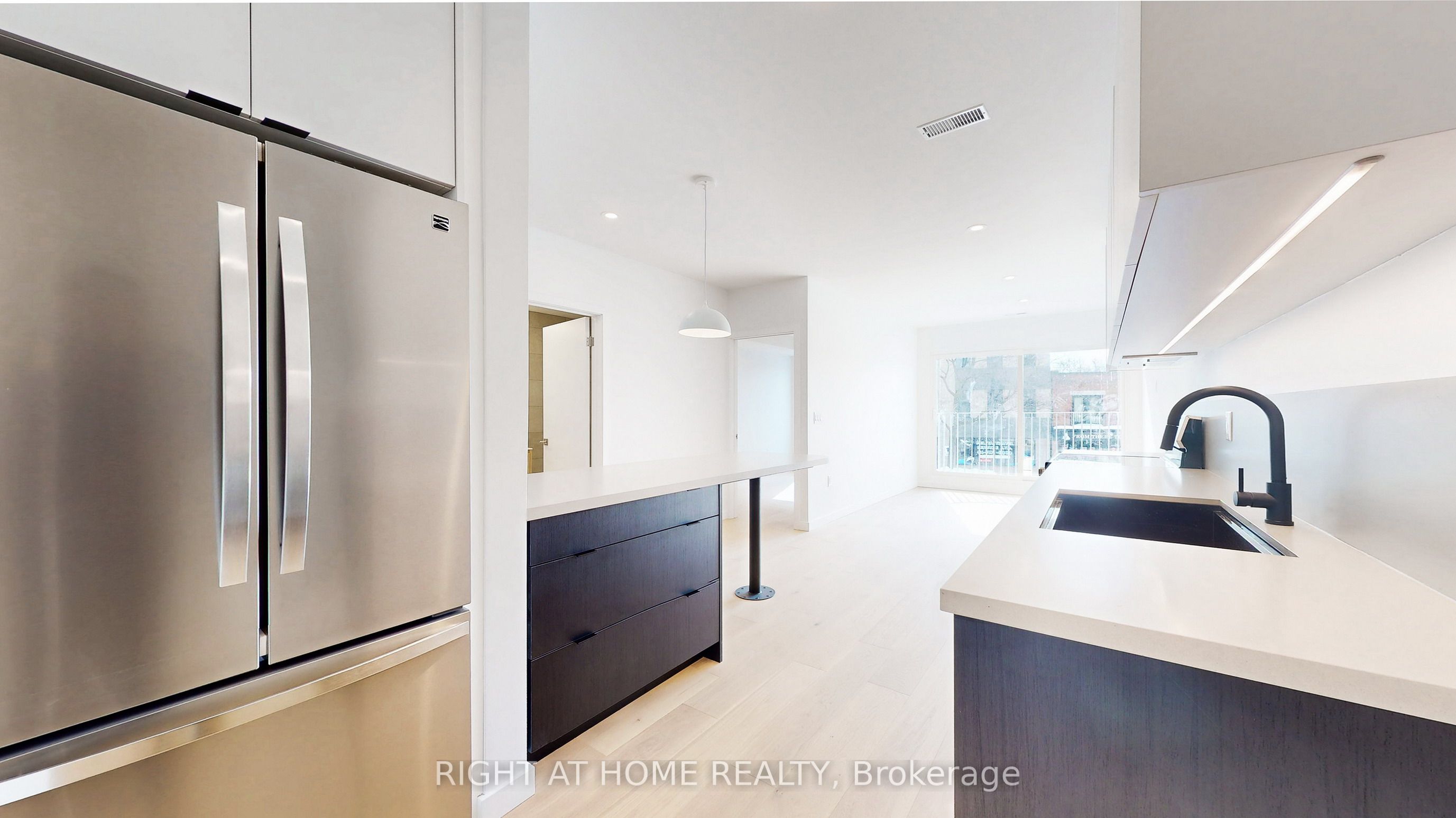 3122 Dundas Street W Unit 3 Property Photo 3