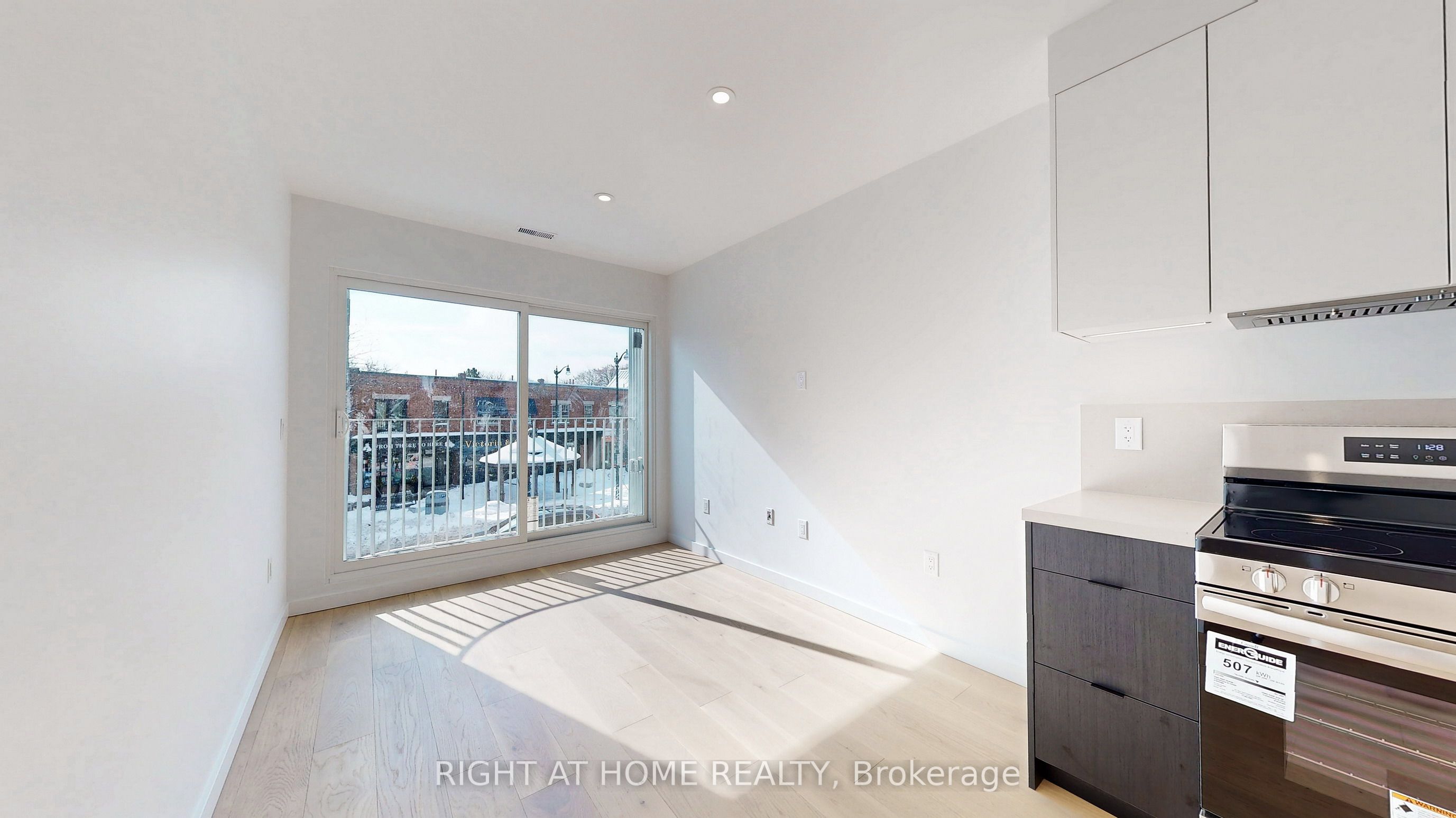 3122 Dundas Street W Unit 3 Property Photo 5