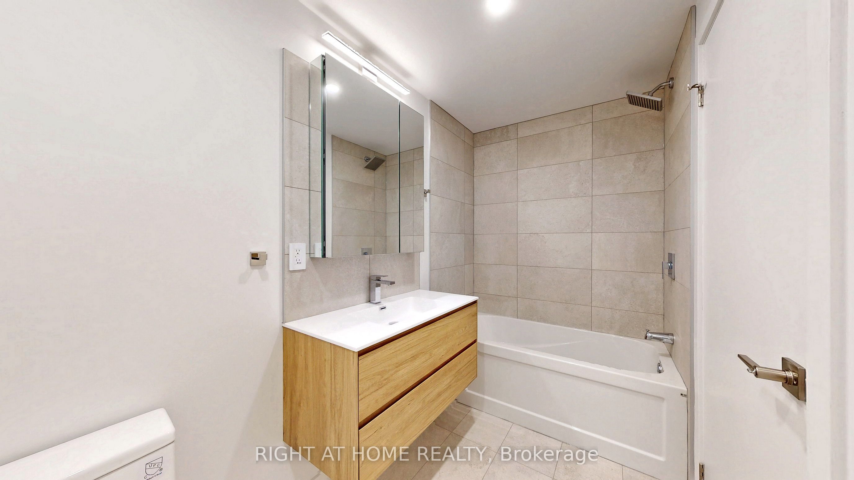 3122 Dundas Street W Unit 3 Property Photo 11