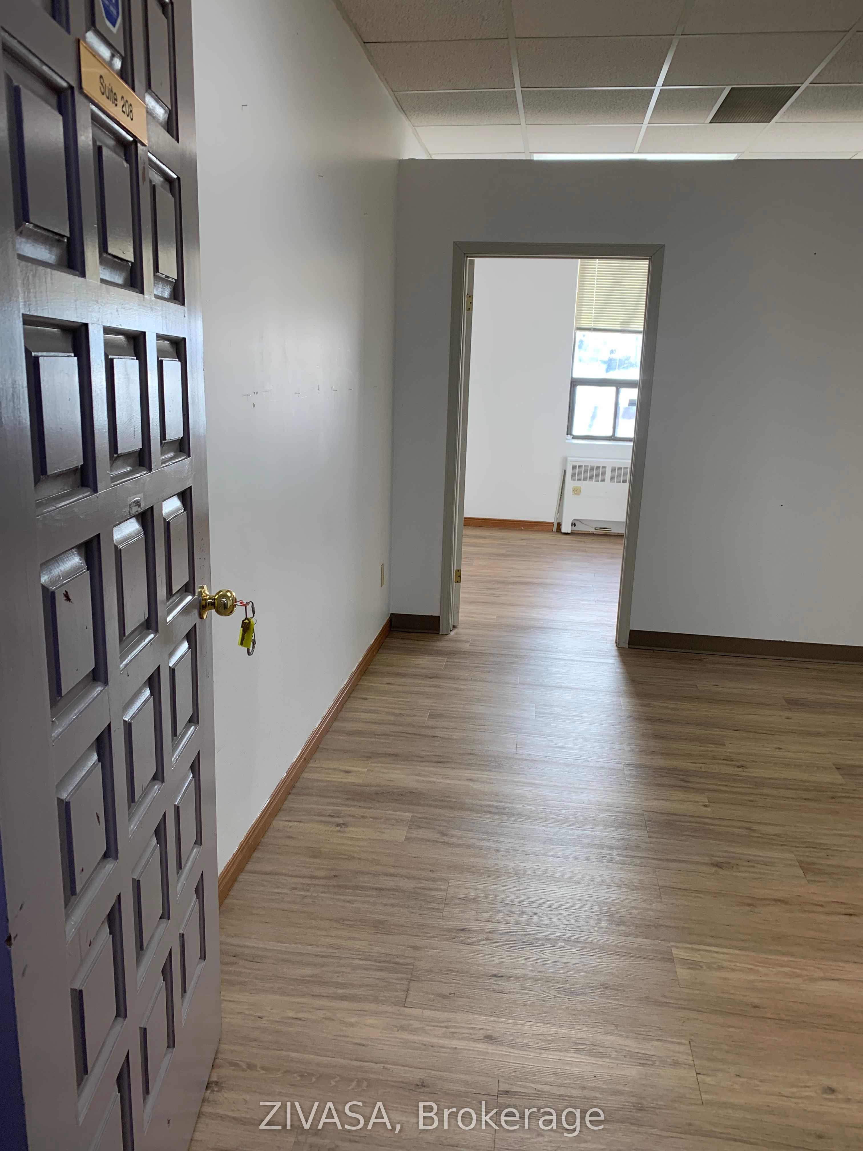 #208 - 211 Watline Avenue Property Photo 5