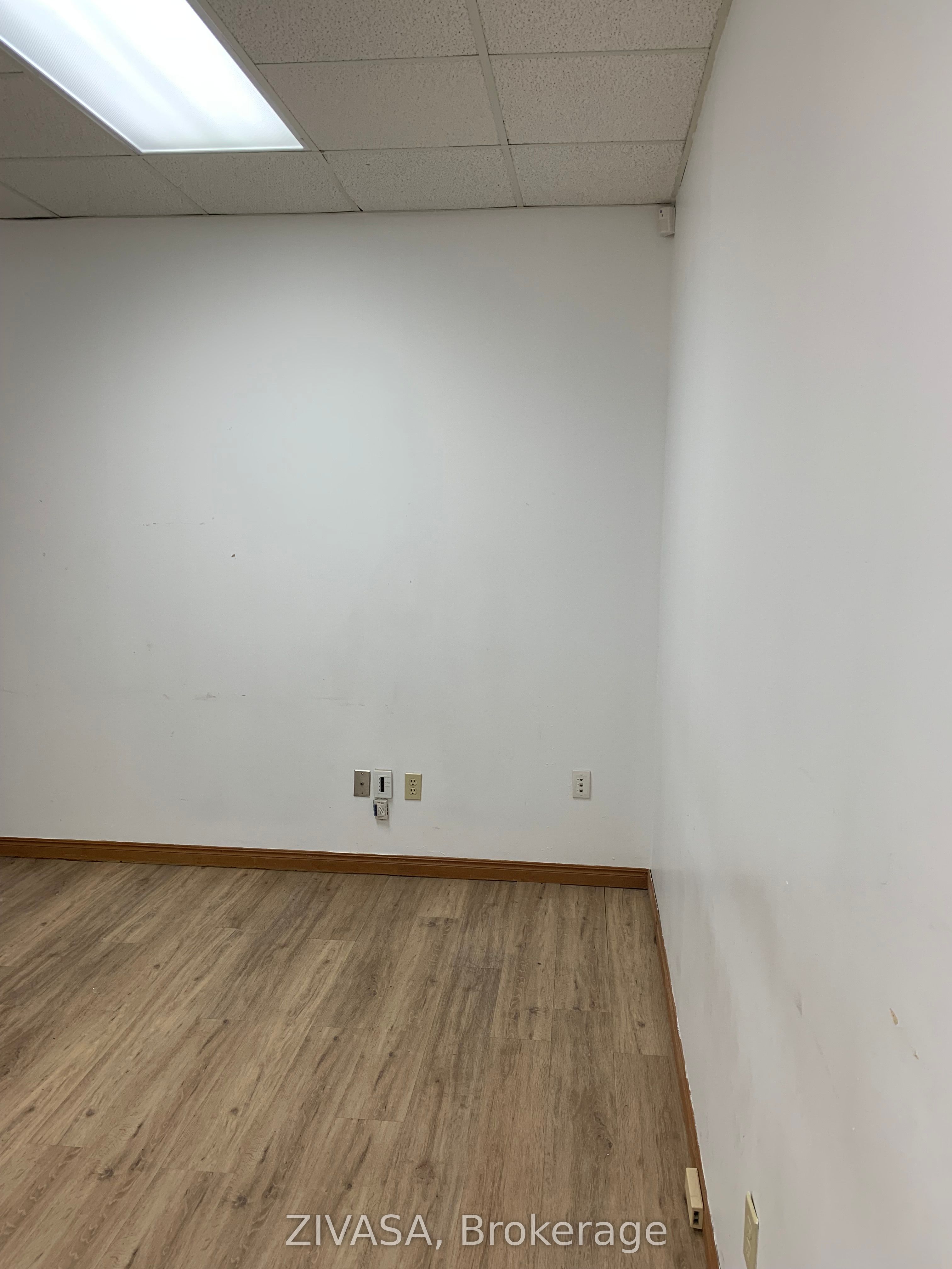 #208 - 211 Watline Avenue Property Photo 6