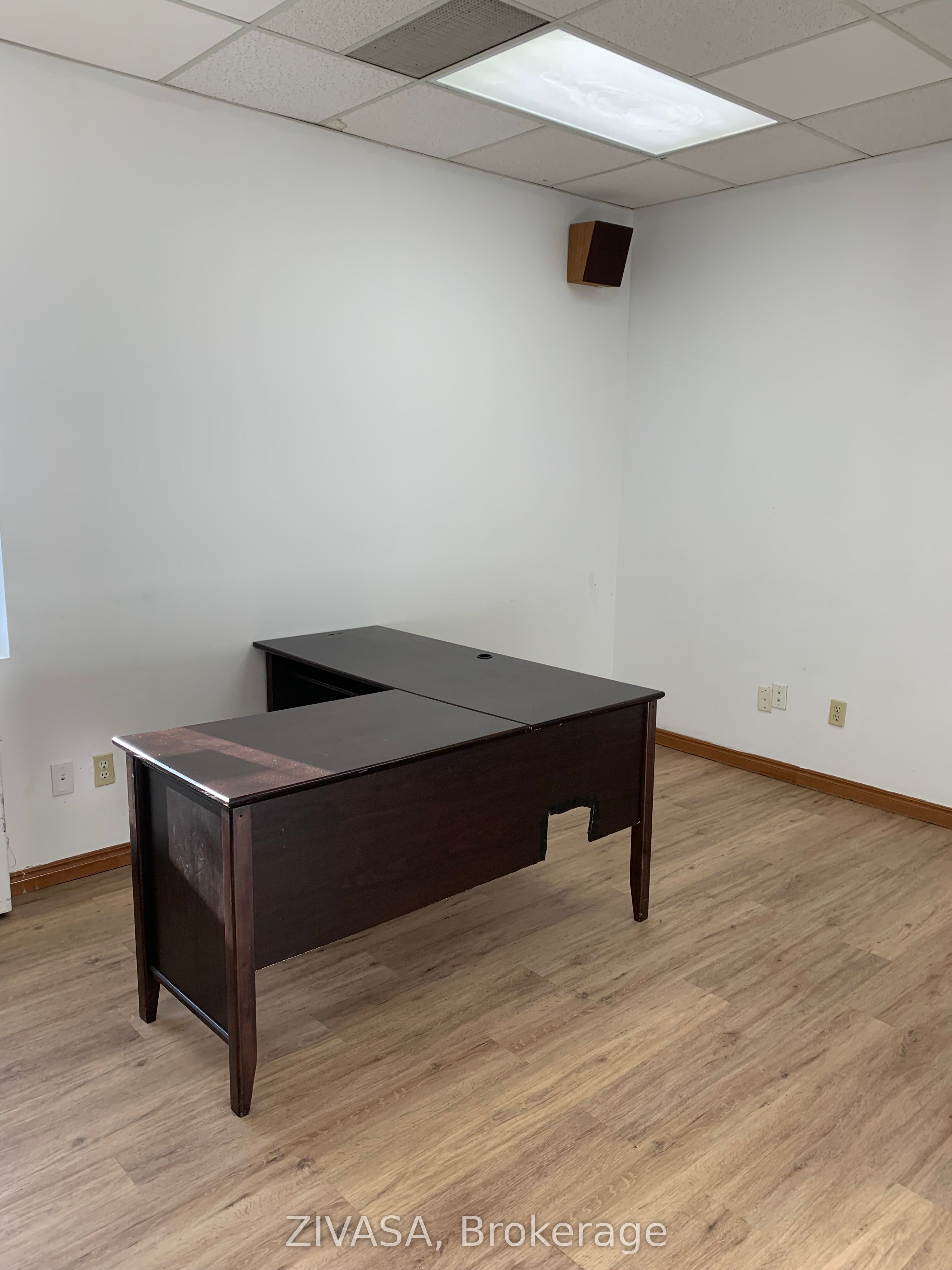 #208 - 211 Watline Avenue Property Photo 9