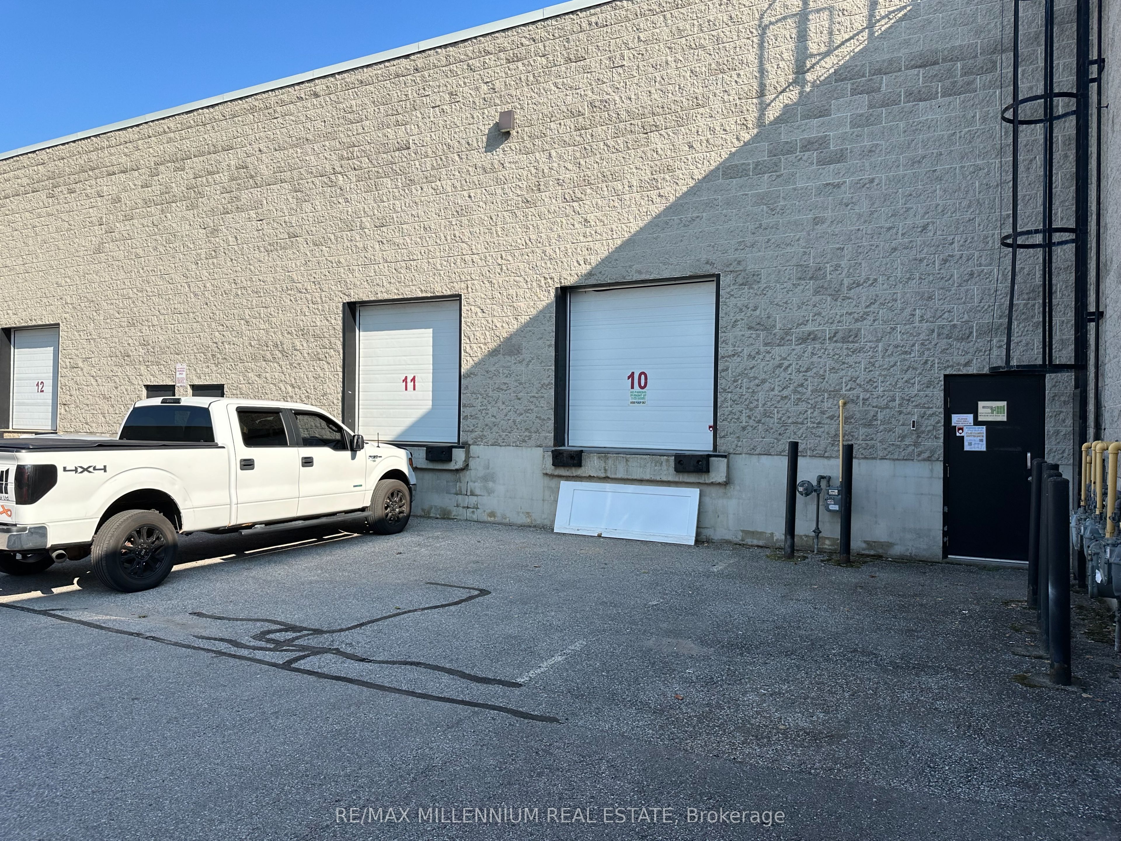 #10-11 - 401 Magnetic Drive Property Photo 2