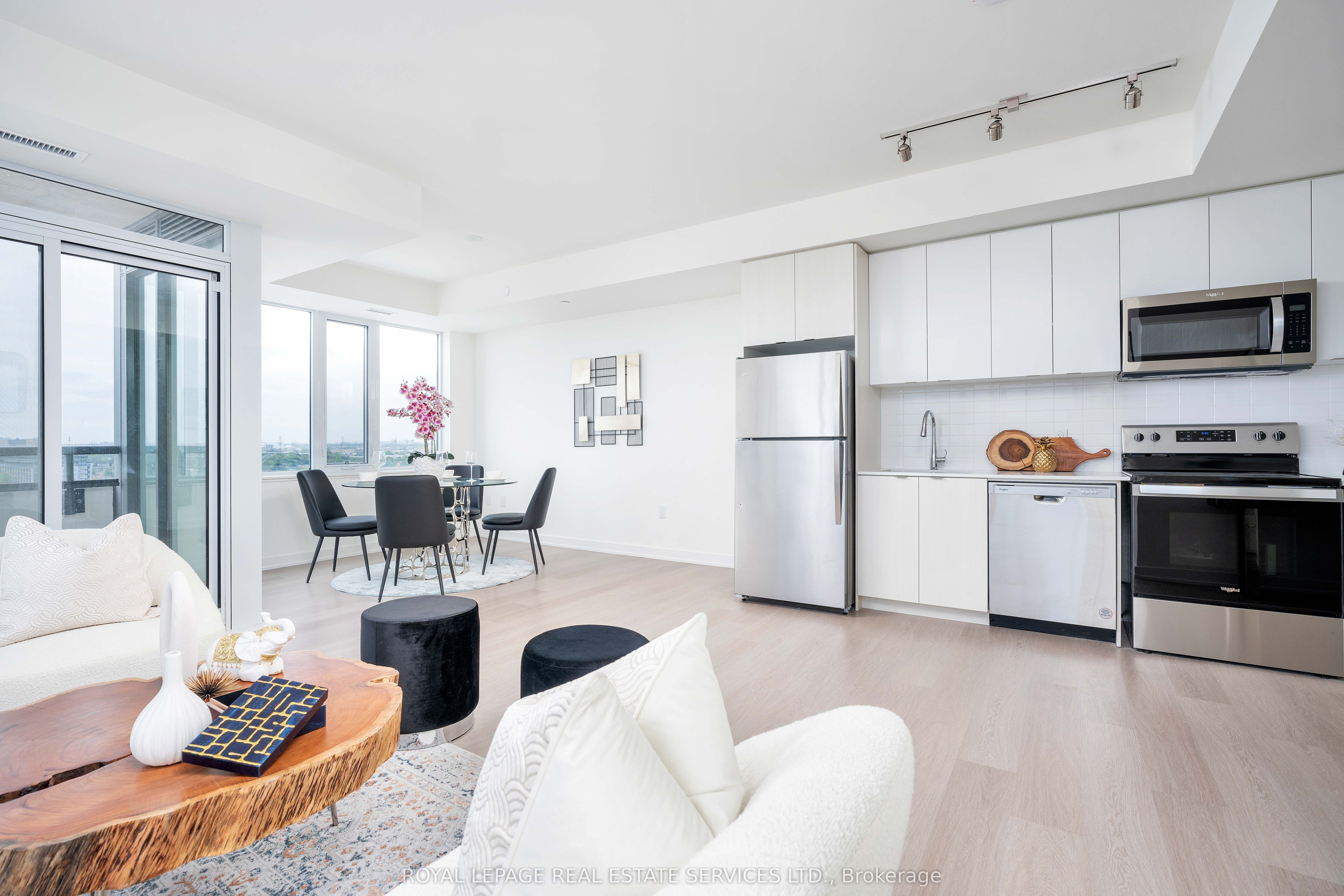 #603 - 859 The Queensway Property Photo 5