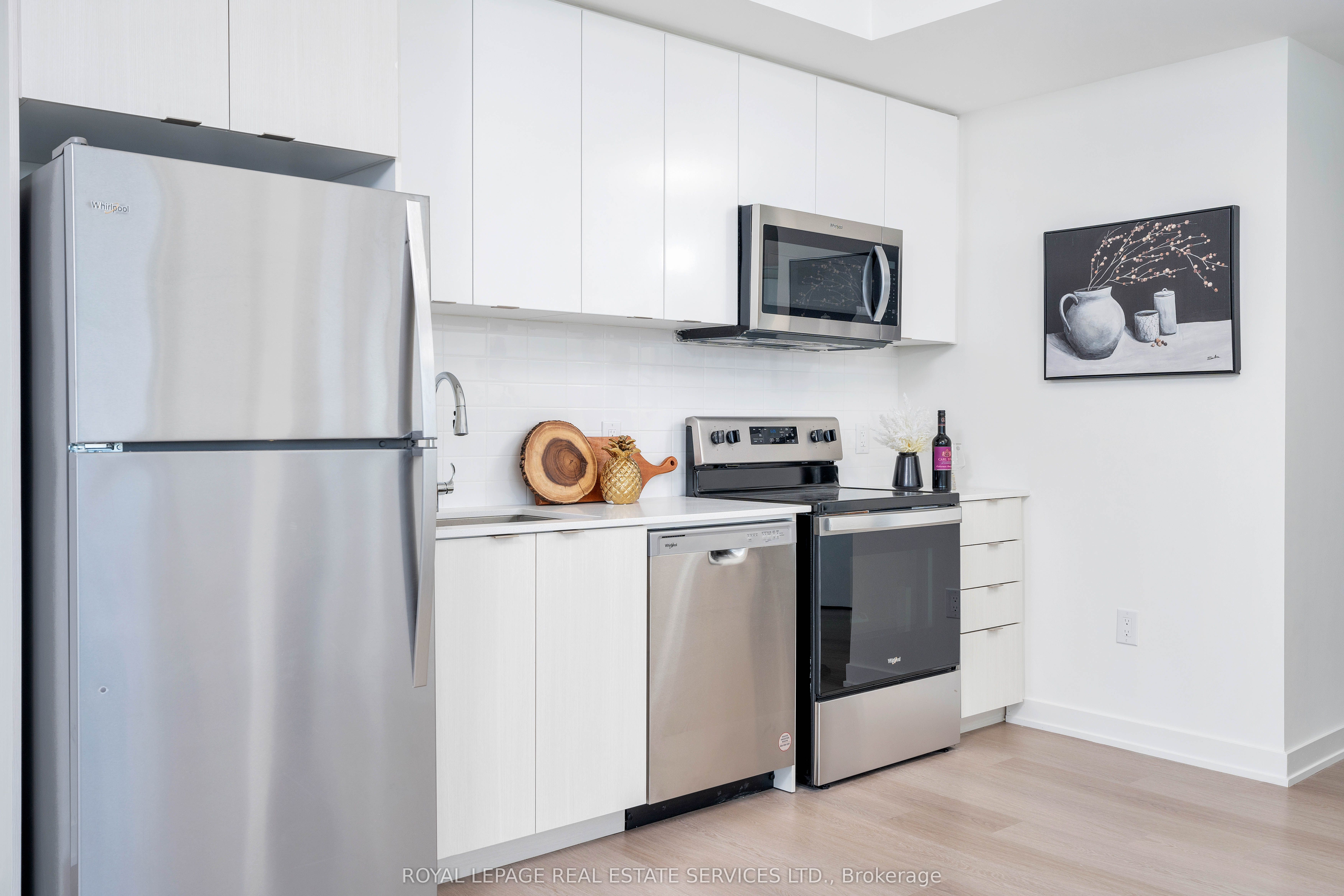 #603 - 859 The Queensway Property Photo 11