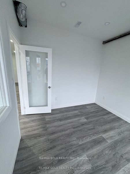 #11 - 2074 Steeles Avenue Property Photo 11
