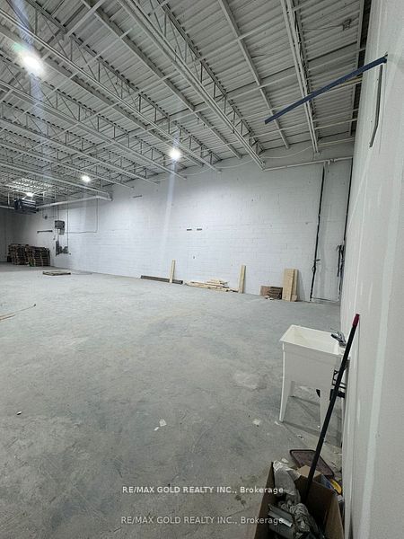 #11 - 2074 Steeles Avenue Property Photo 15