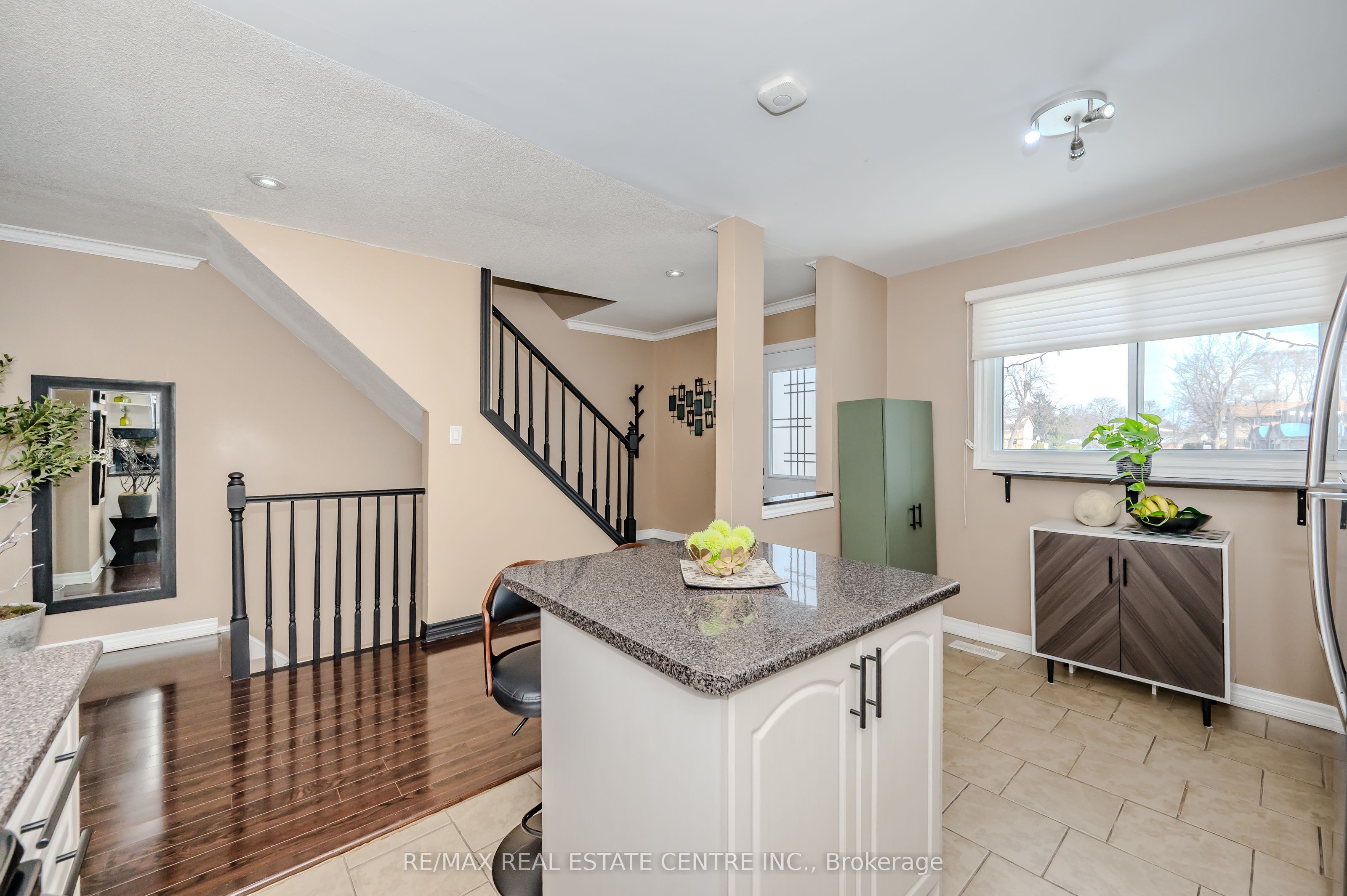 #51 - 81 Hansen Road Property Photo 6