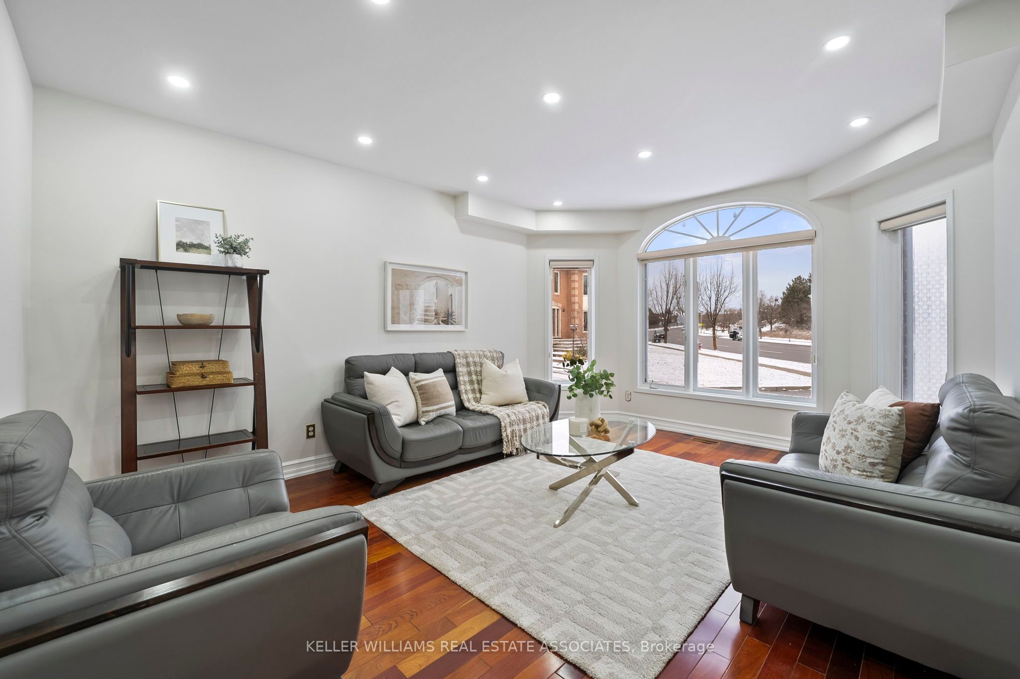 3543 Trelawny Circle Property Photo 3