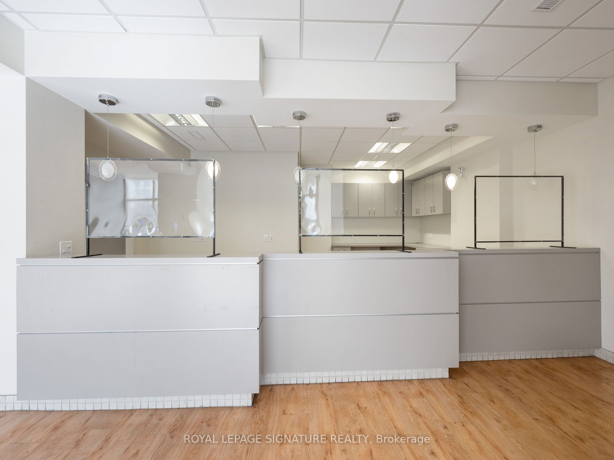 1560- 1562 Queen Street Property Photo 9