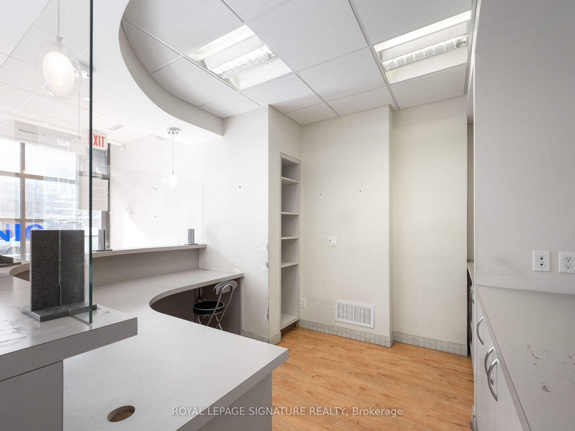 1560- 1562 Queen Street Property Photo 11