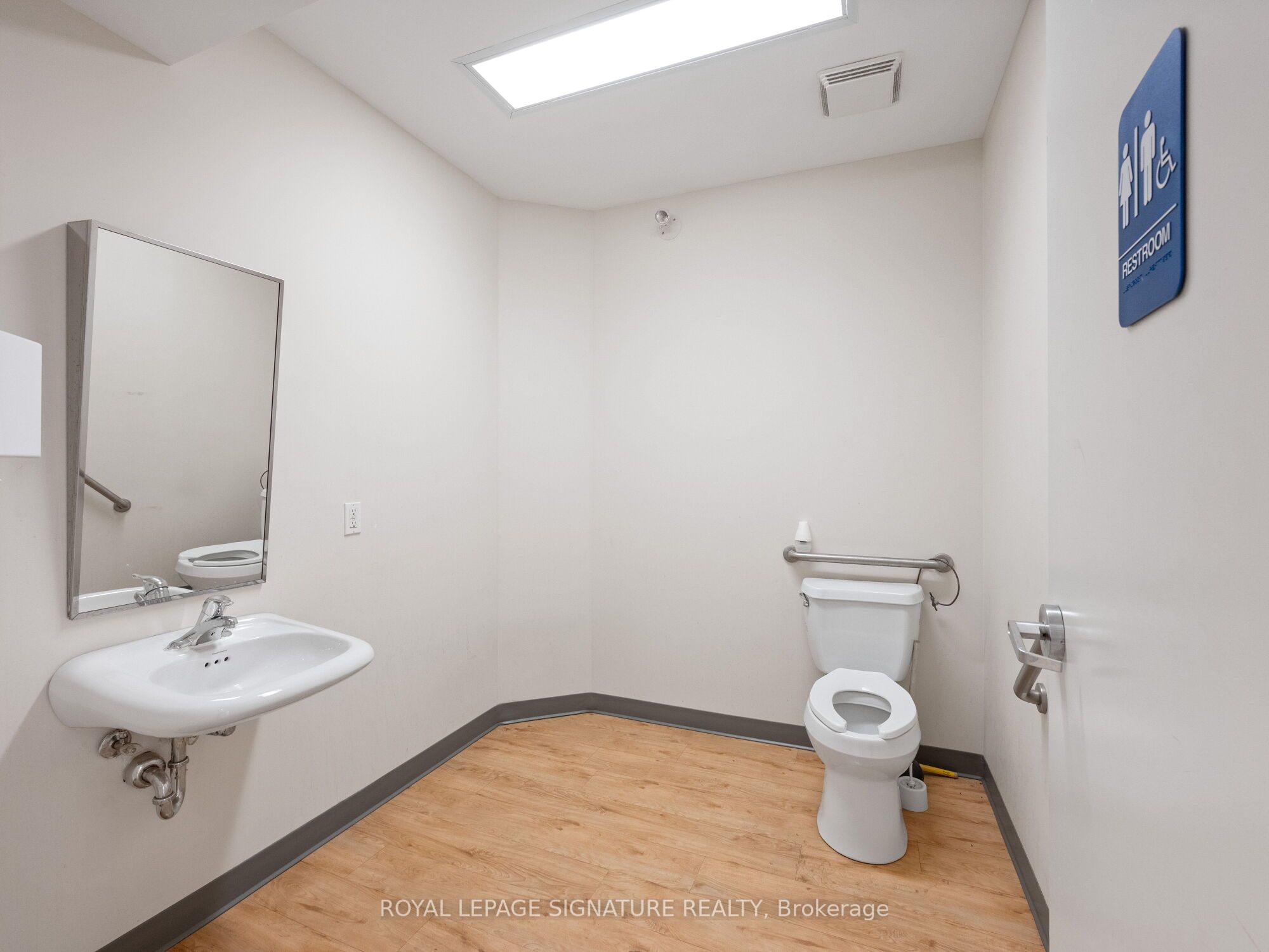 1560- 1562 Queen Street Property Photo 15