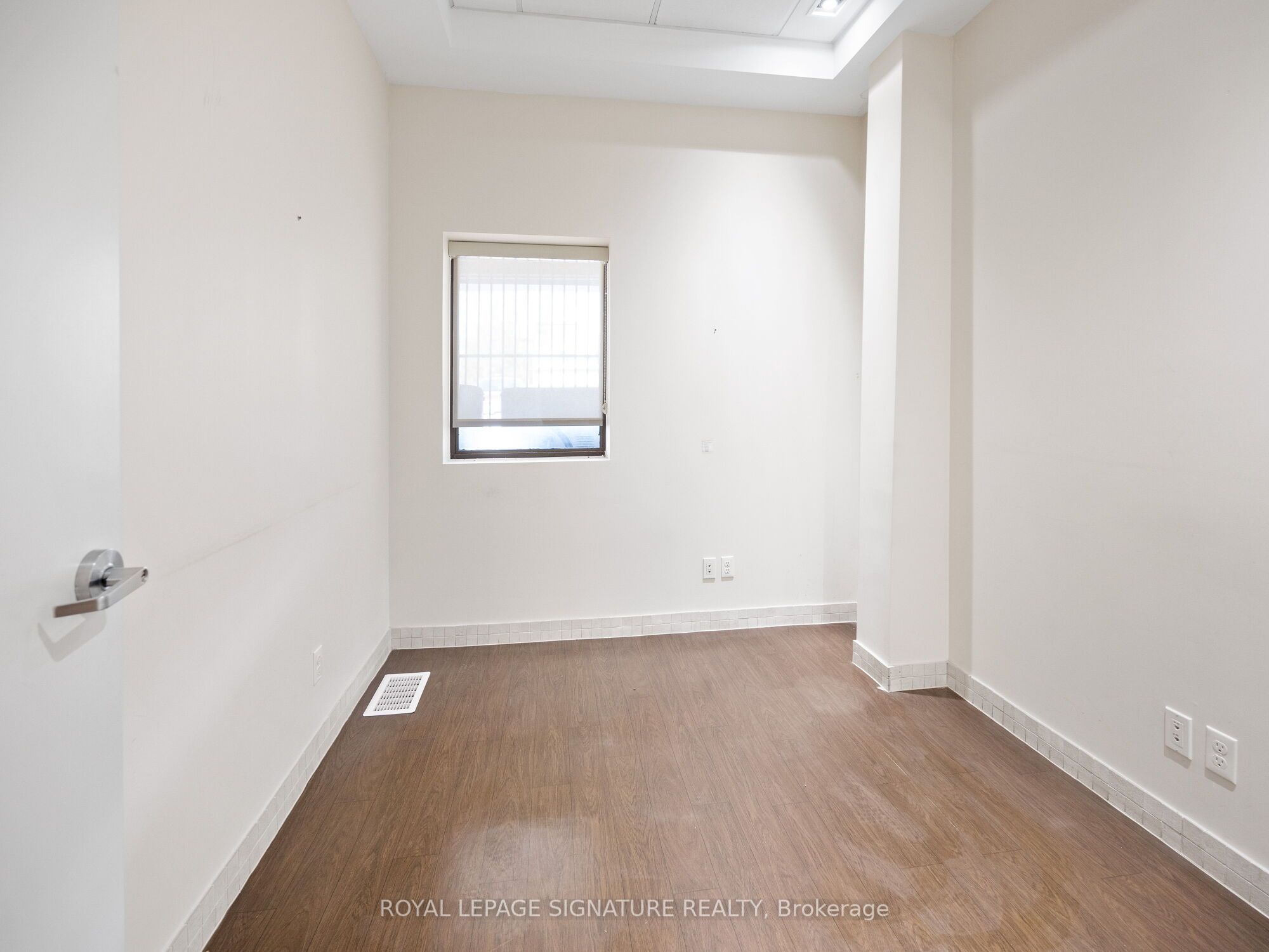 1560- 1562 Queen Street Property Photo 26