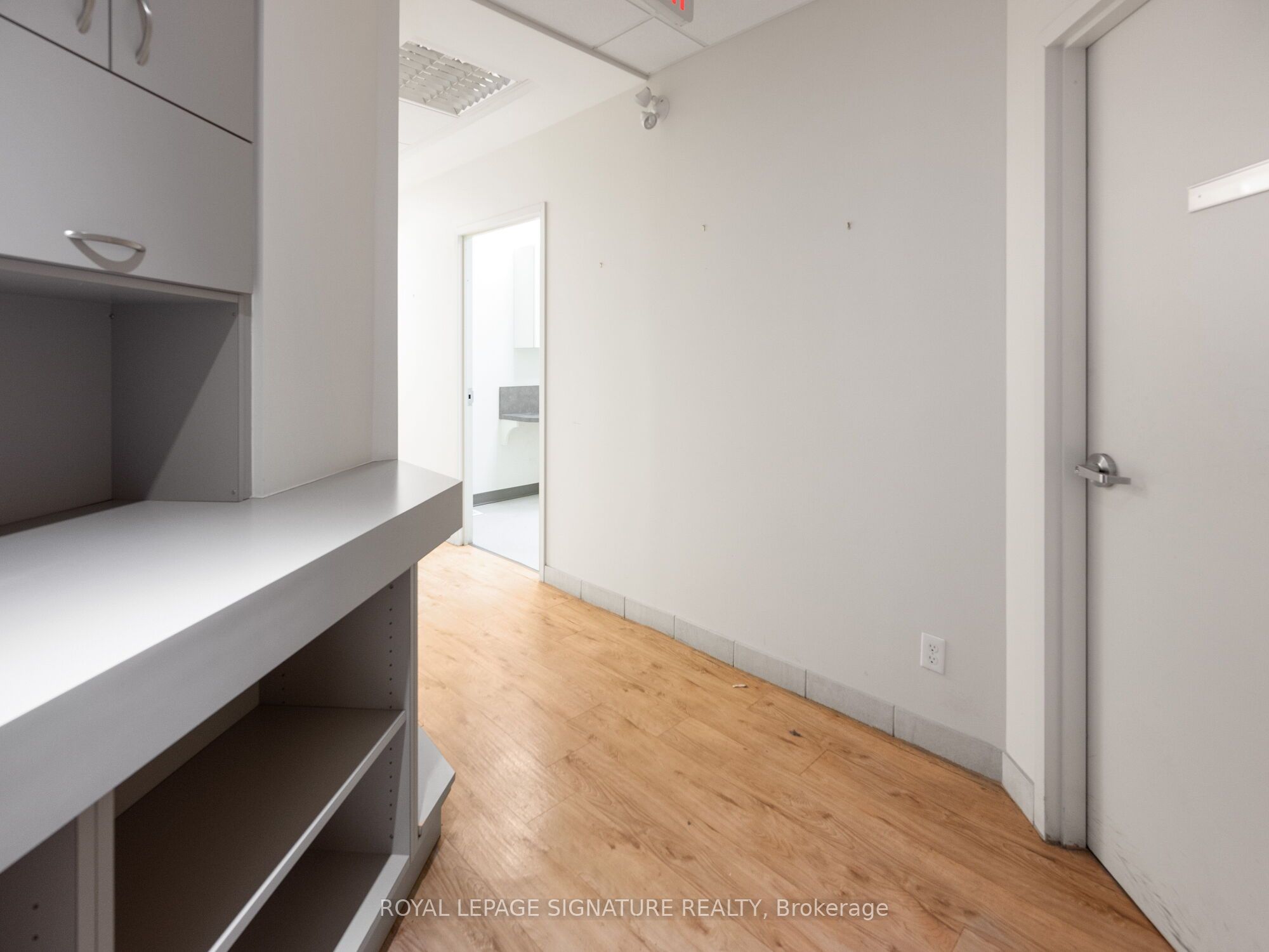 1560- 1562 Queen Street Property Photo 33