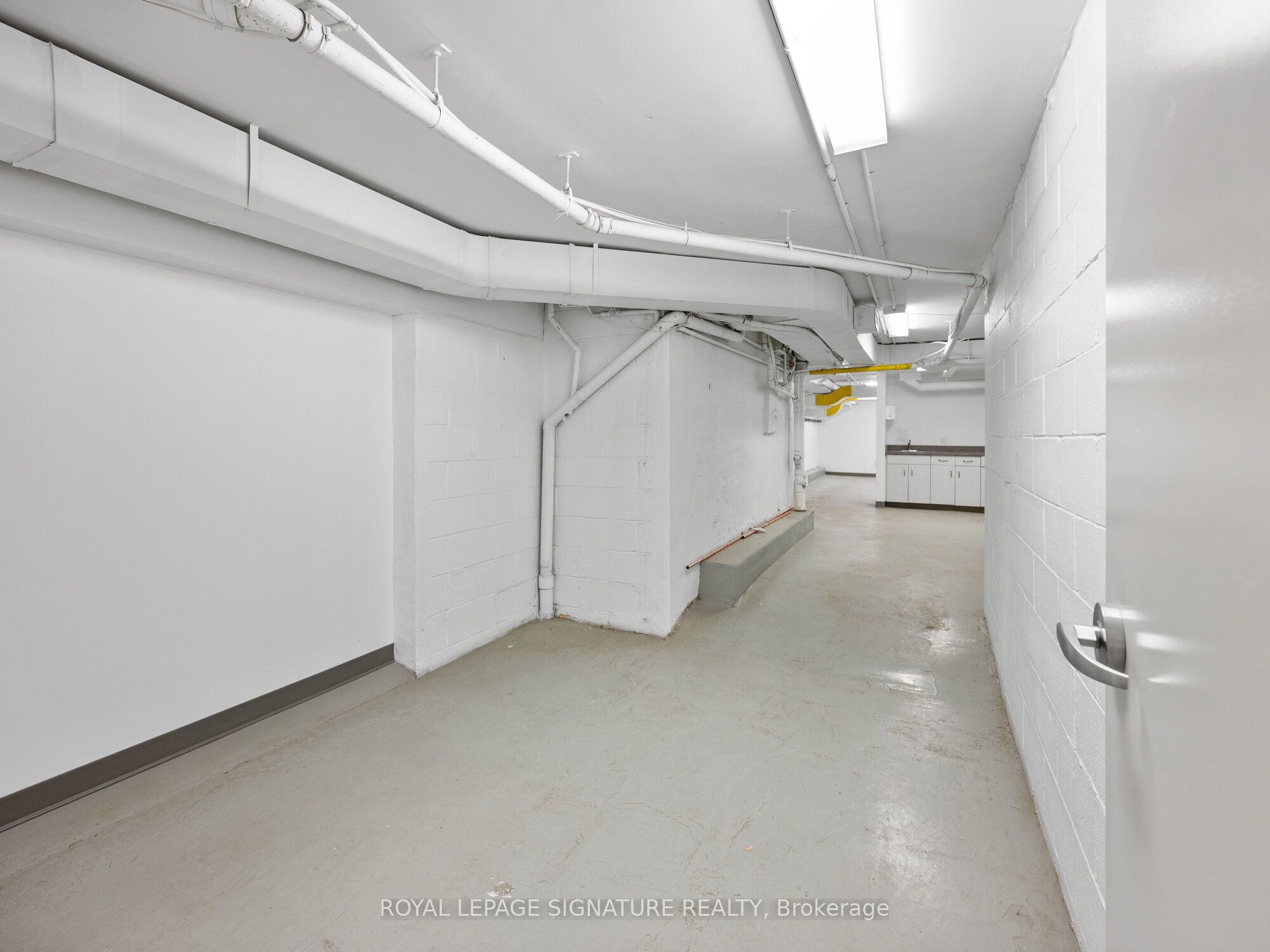 1560- 1562 Queen Street Property Photo 34