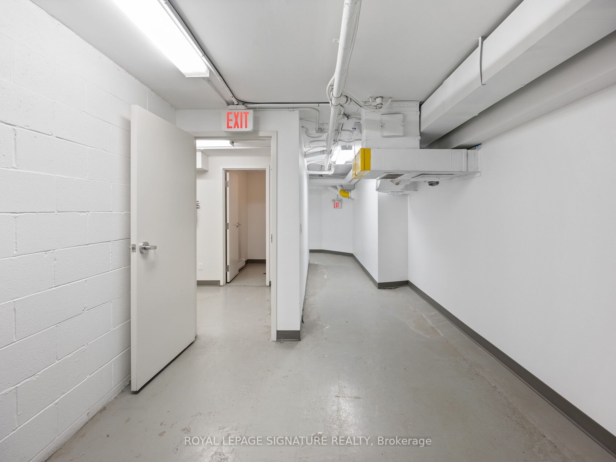 1560- 1562 Queen Street Property Photo 35