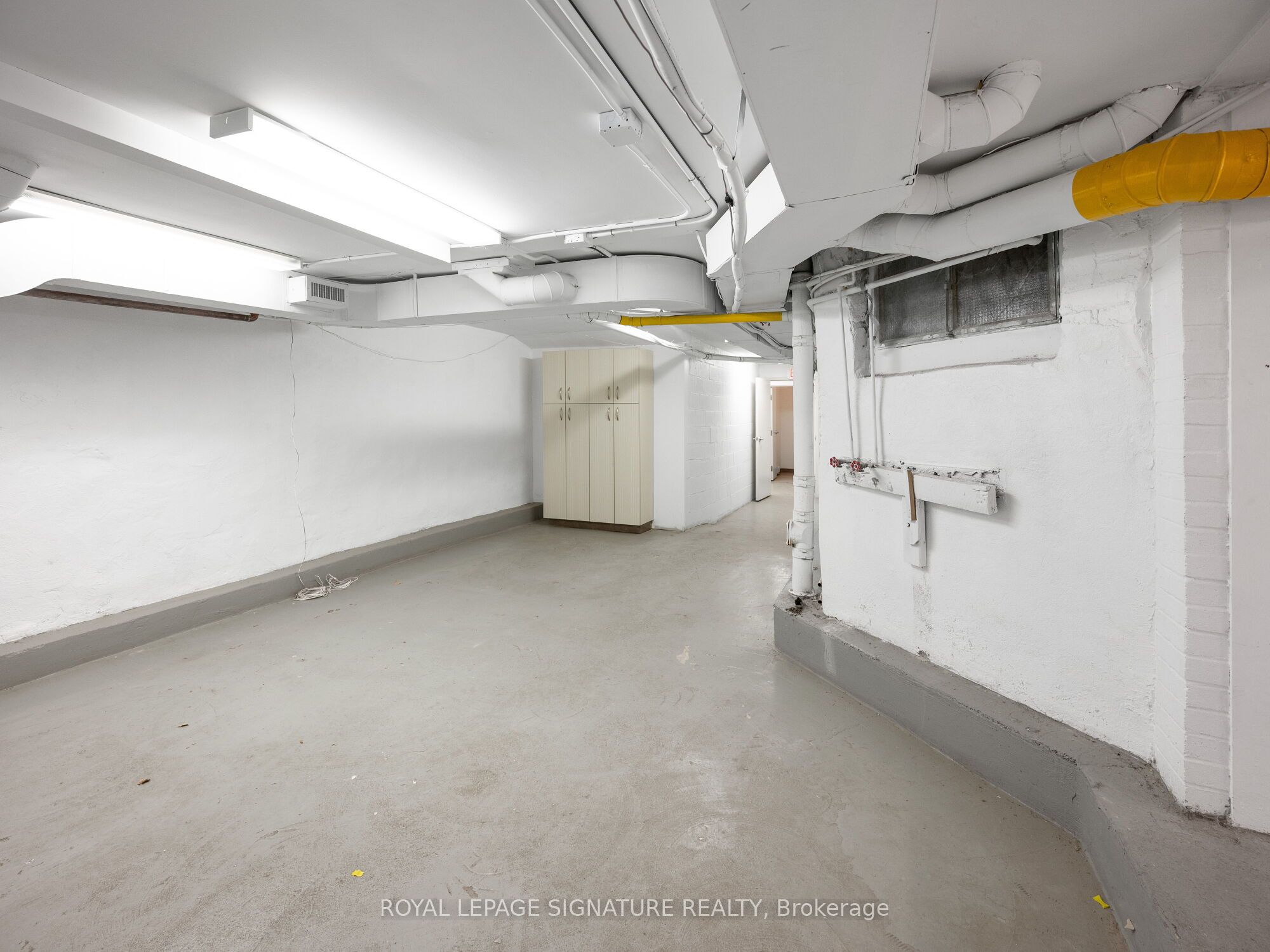 1560- 1562 Queen Street Property Photo 38